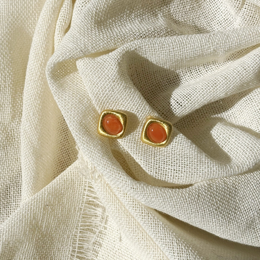 柔らかい強さ | 赤瑪瑙のピアス