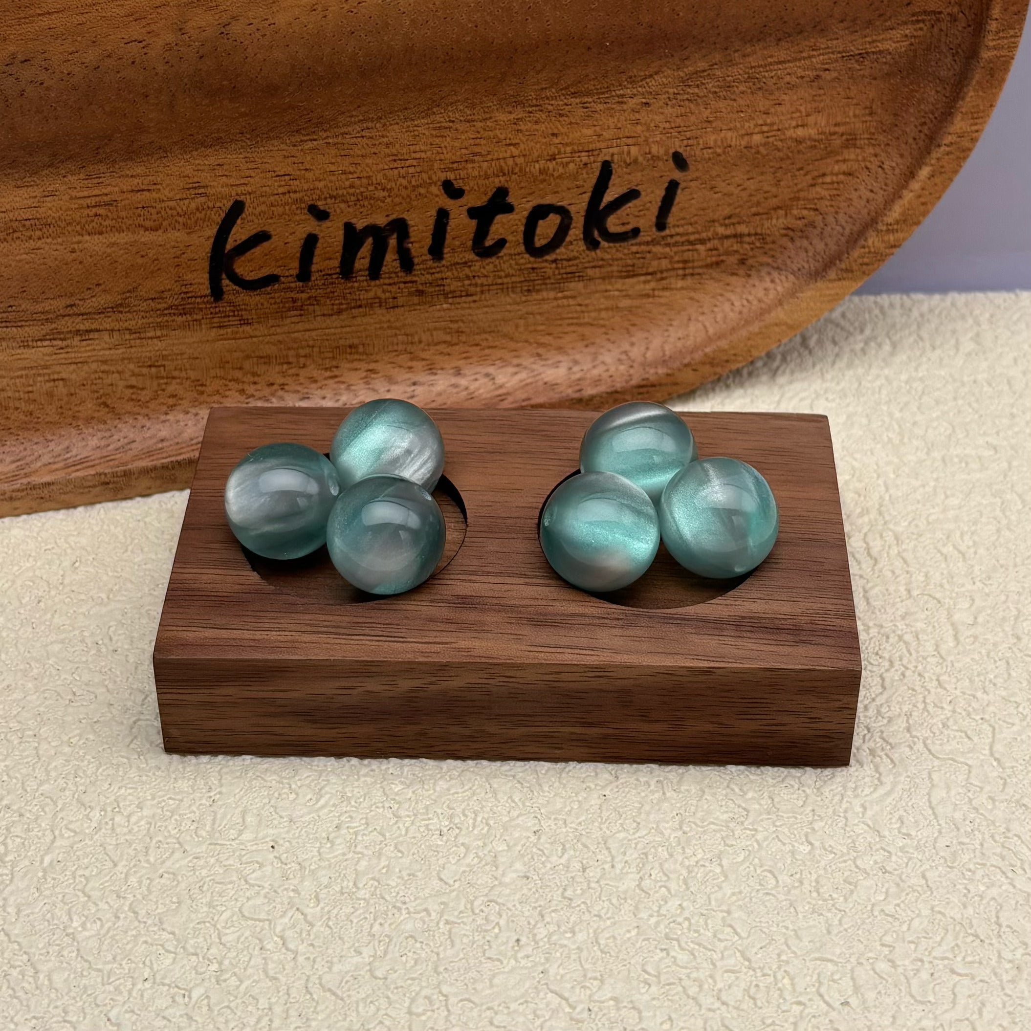 16mm | シルバー x アイスブルーキャッツアイビーズ