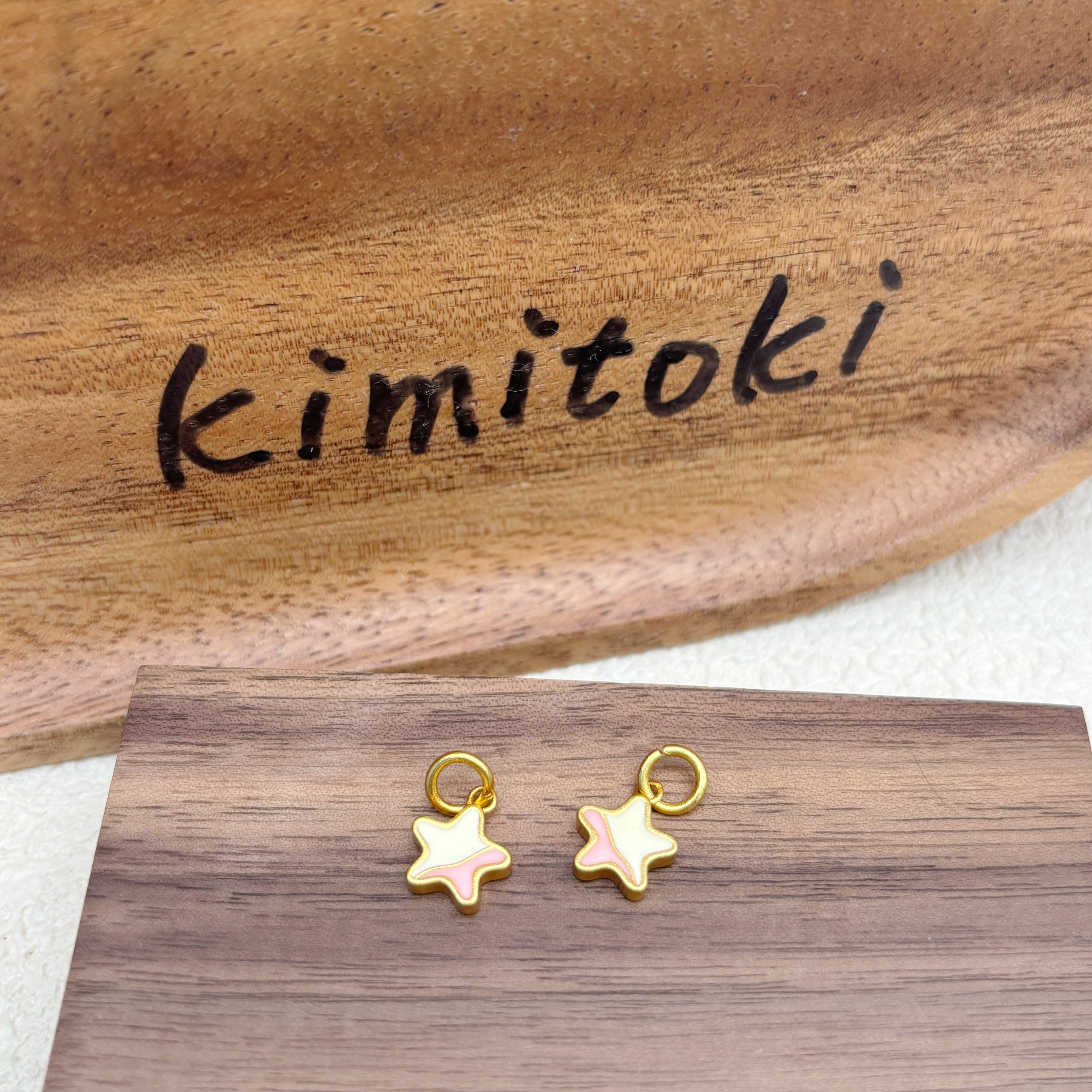 エポキシ加工のツートンカラー星型チャーム（金具付き）