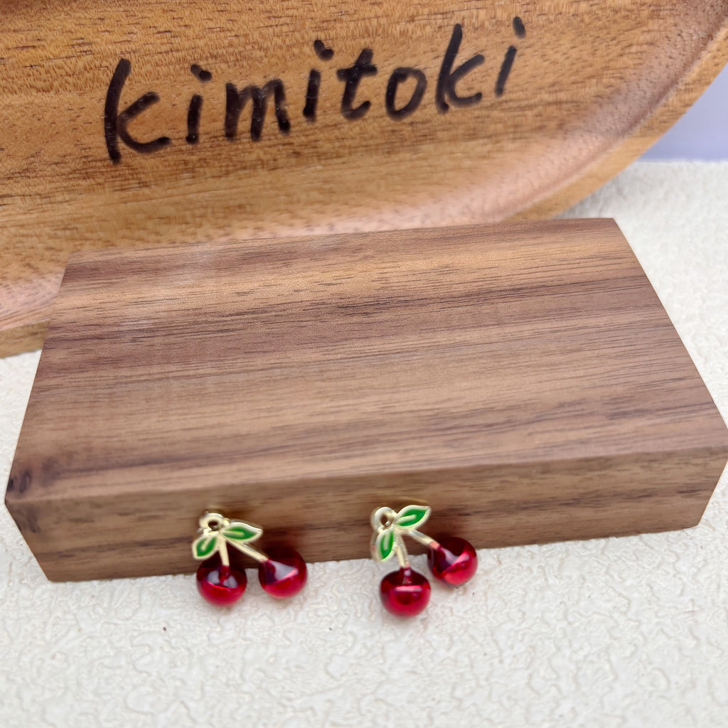 エナメルレッドチェリーチャーム