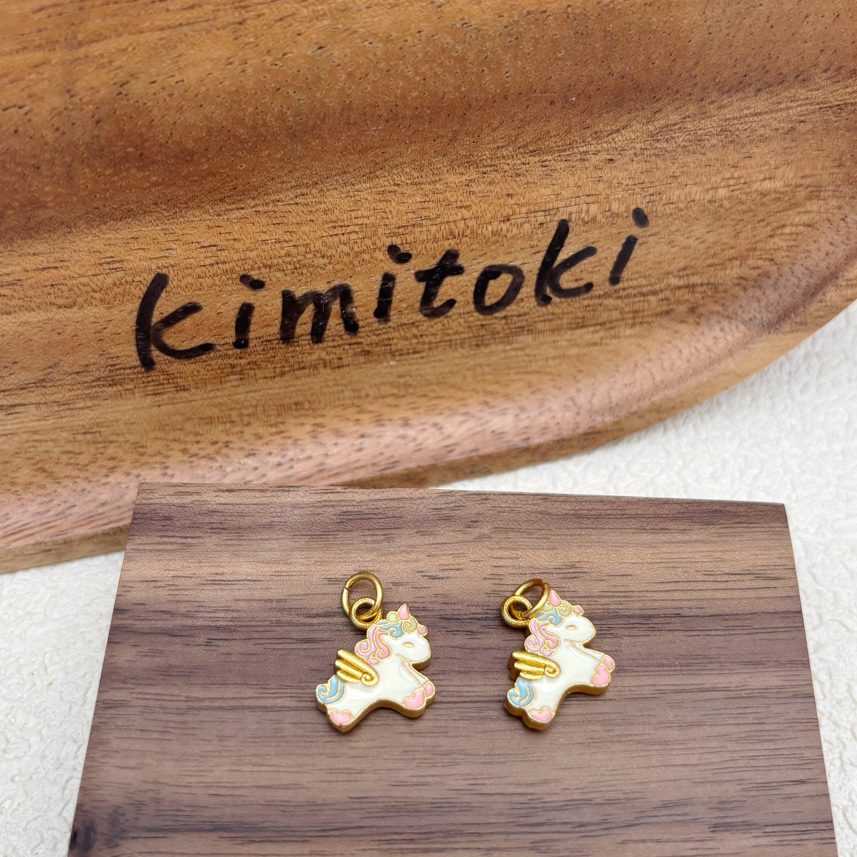 エポキシ加工のユニコーンチャーム（金具付き）