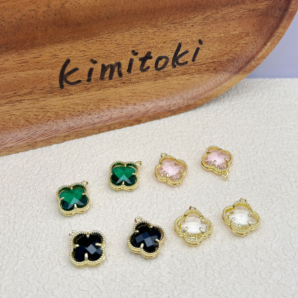 カラフルなクリスタルの四つ葉チャーム（変色防止加工）
