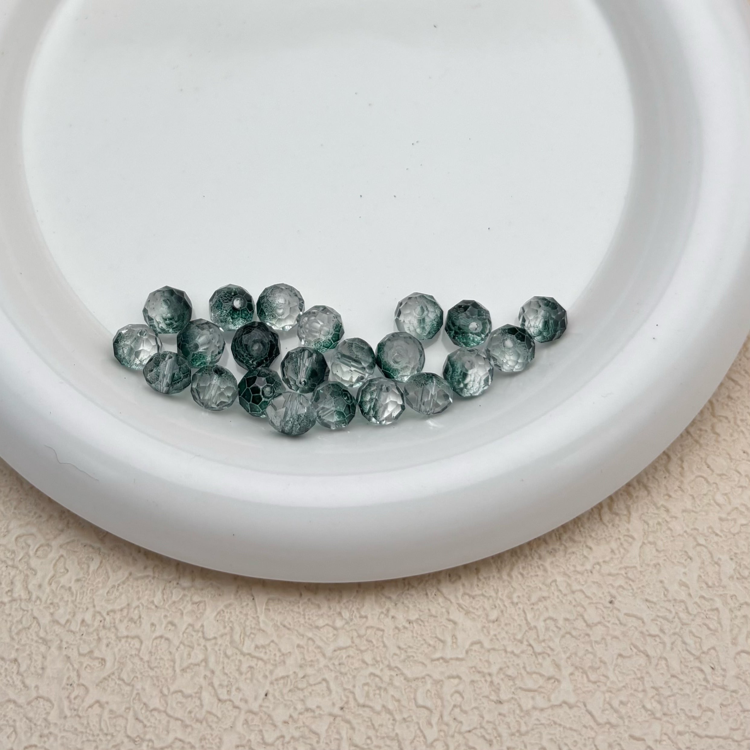 8mm | クリア x ディープグリーングラスビーズ