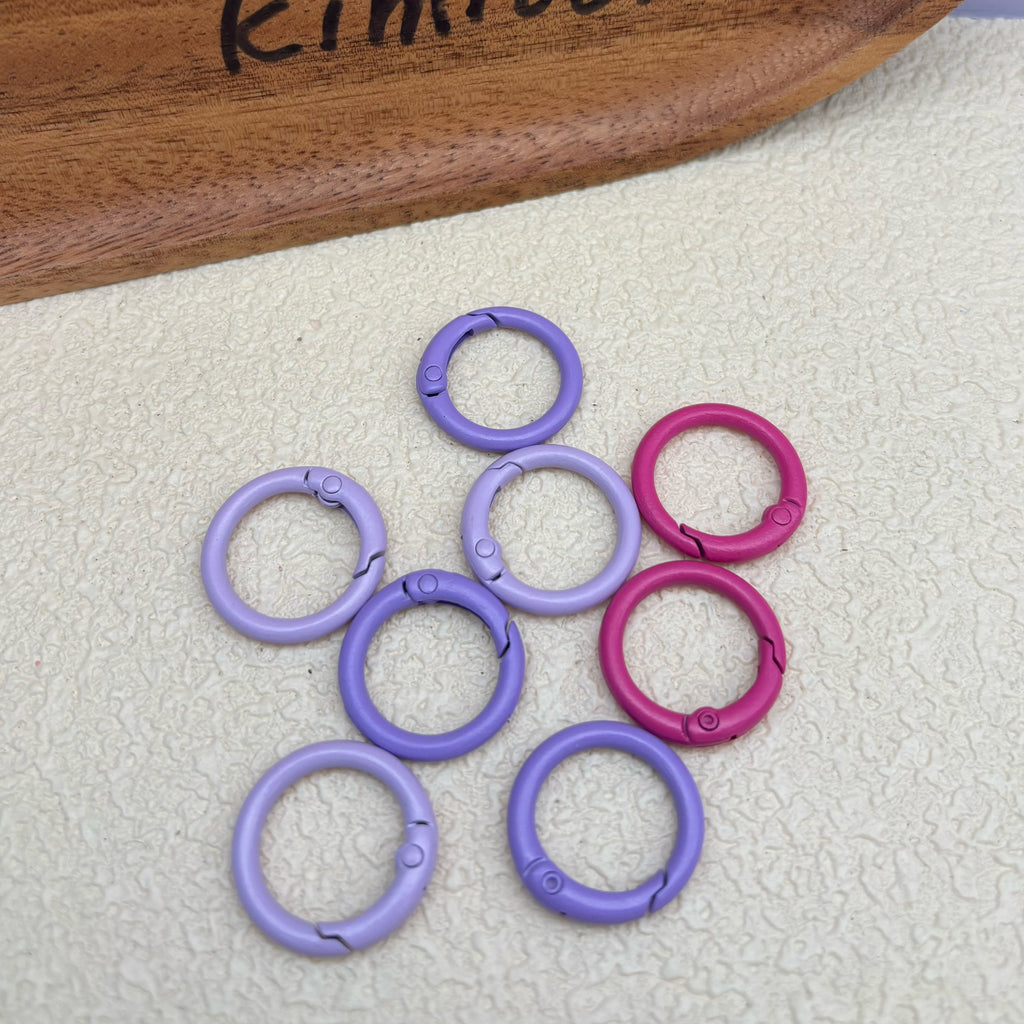 カラフルな丸型リング　カラビナ　キーホルダー