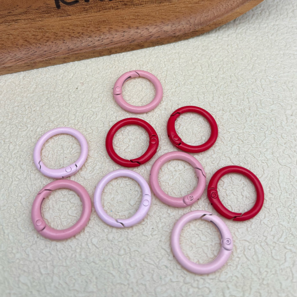 カラフルな丸型リング　カラビナ　キーホルダー