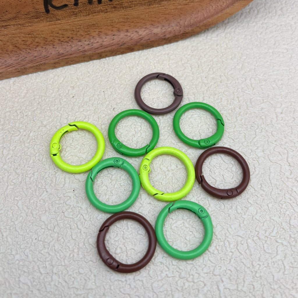 カラフルな丸型リング　カラビナ　キーホルダー