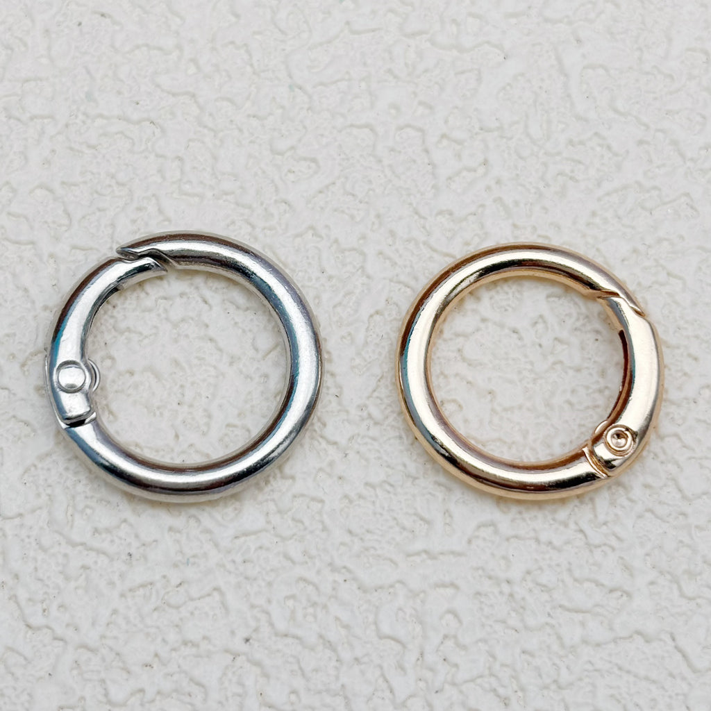 カラフルな丸型リング　カラビナ　キーホルダー