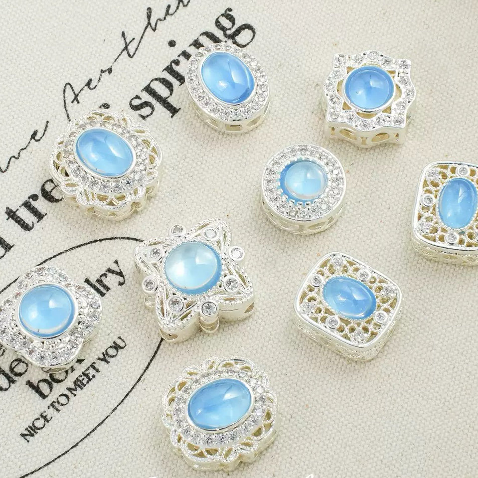 人工アクアマリンの楕円チャーム（ペンダント／スペーサービーズ）