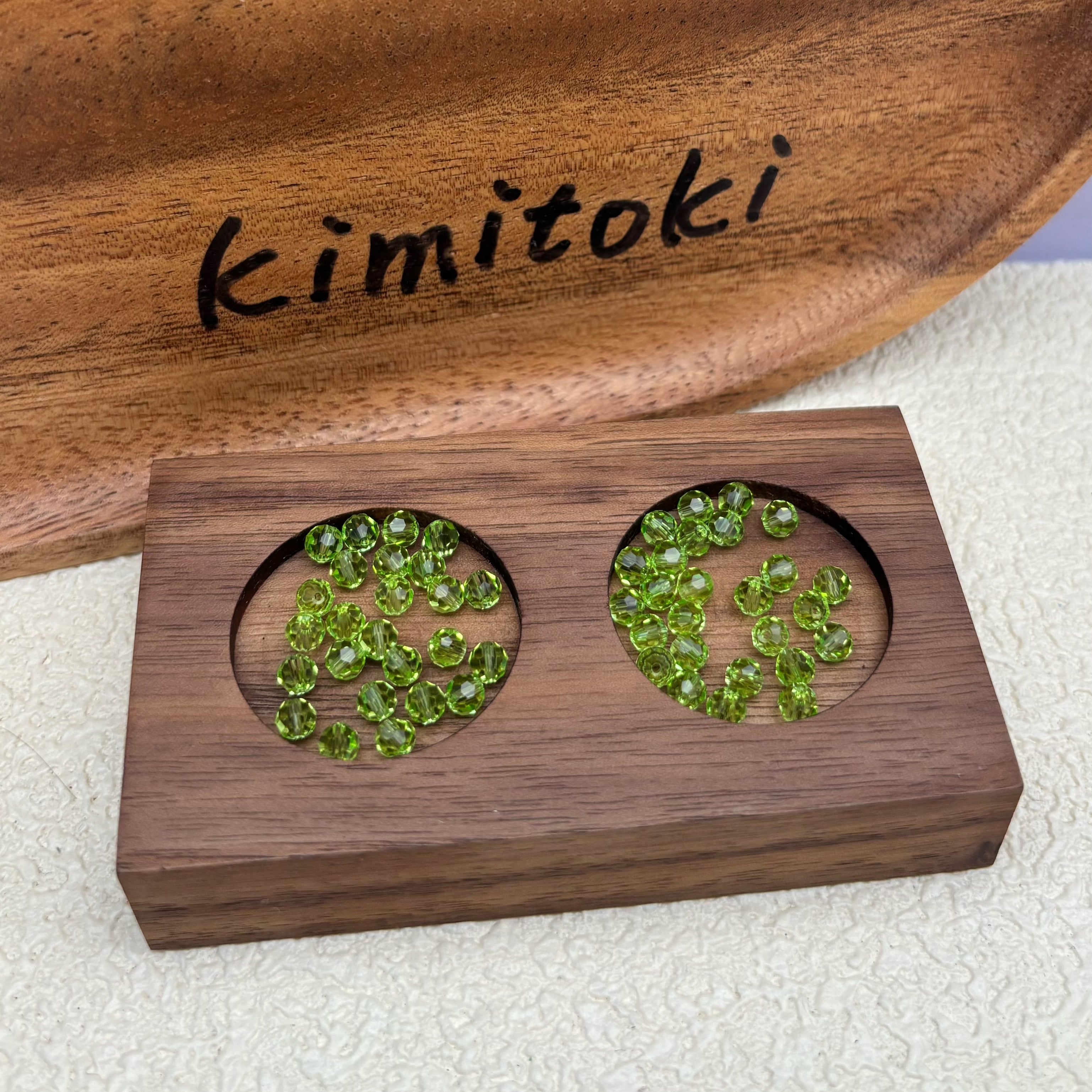 4mm | 若草色グラスグリーンスワロ風クリスタルガラスビーズ