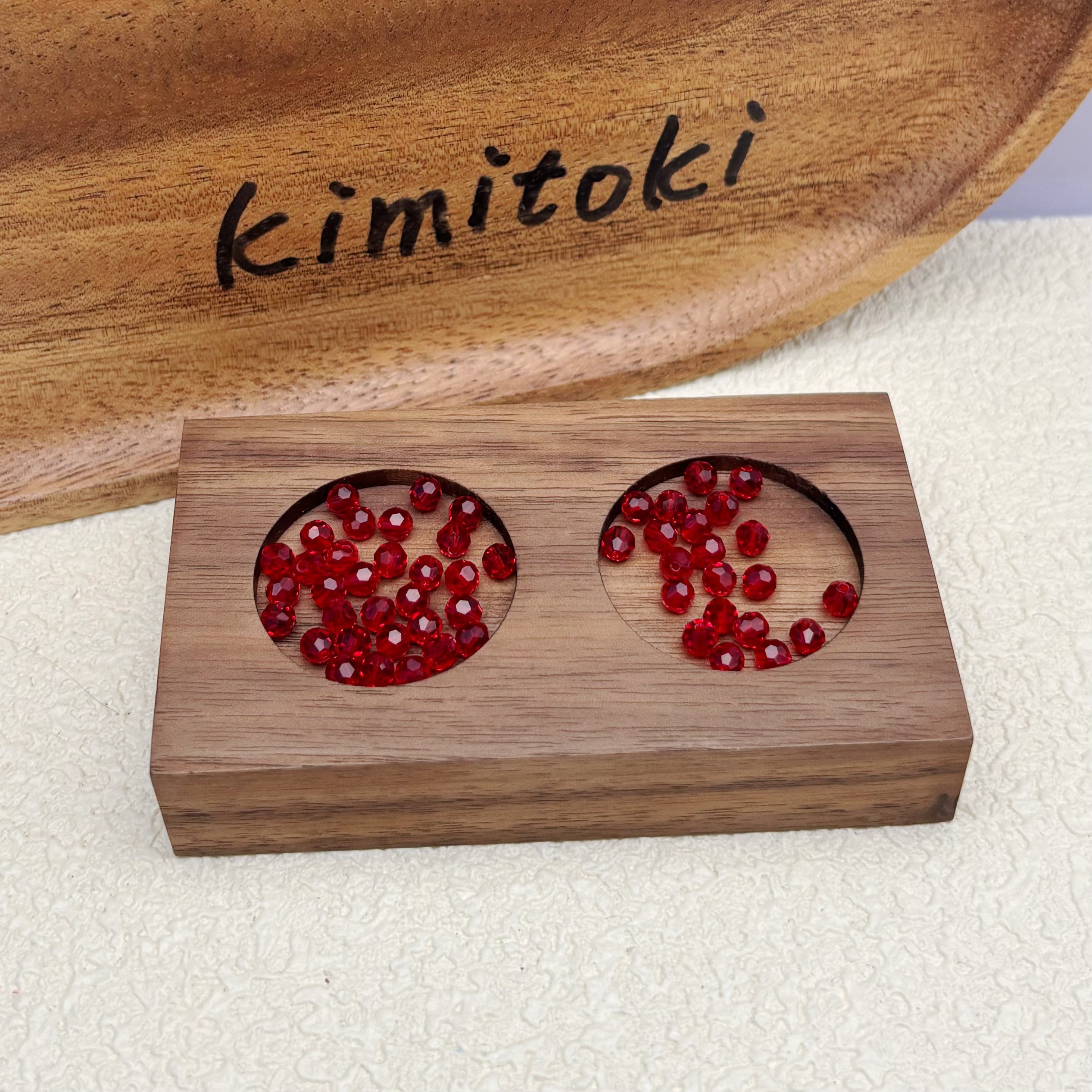 4mm | レッドスワロ風クリスタルガラスビーズ