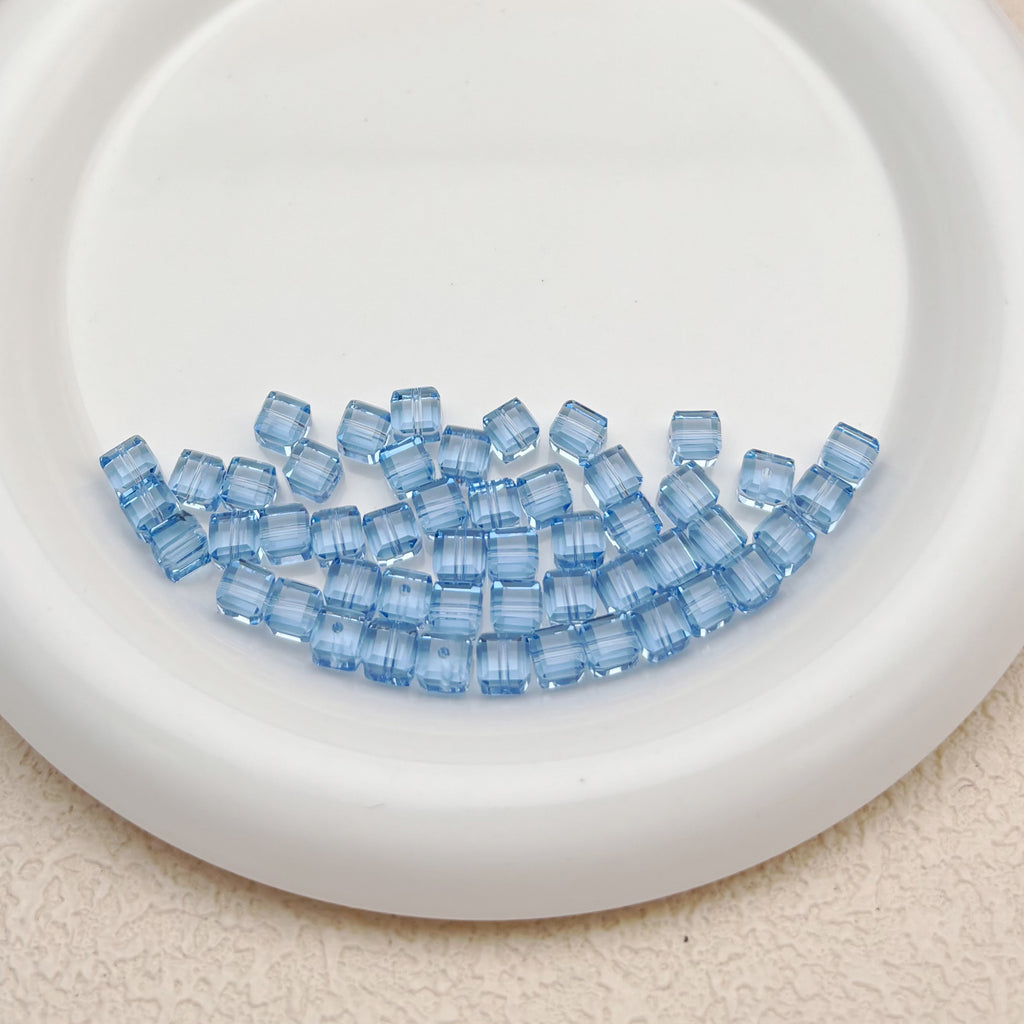 6mm | スカイブルースワロ風クリスタルガラスキューブビーズ
