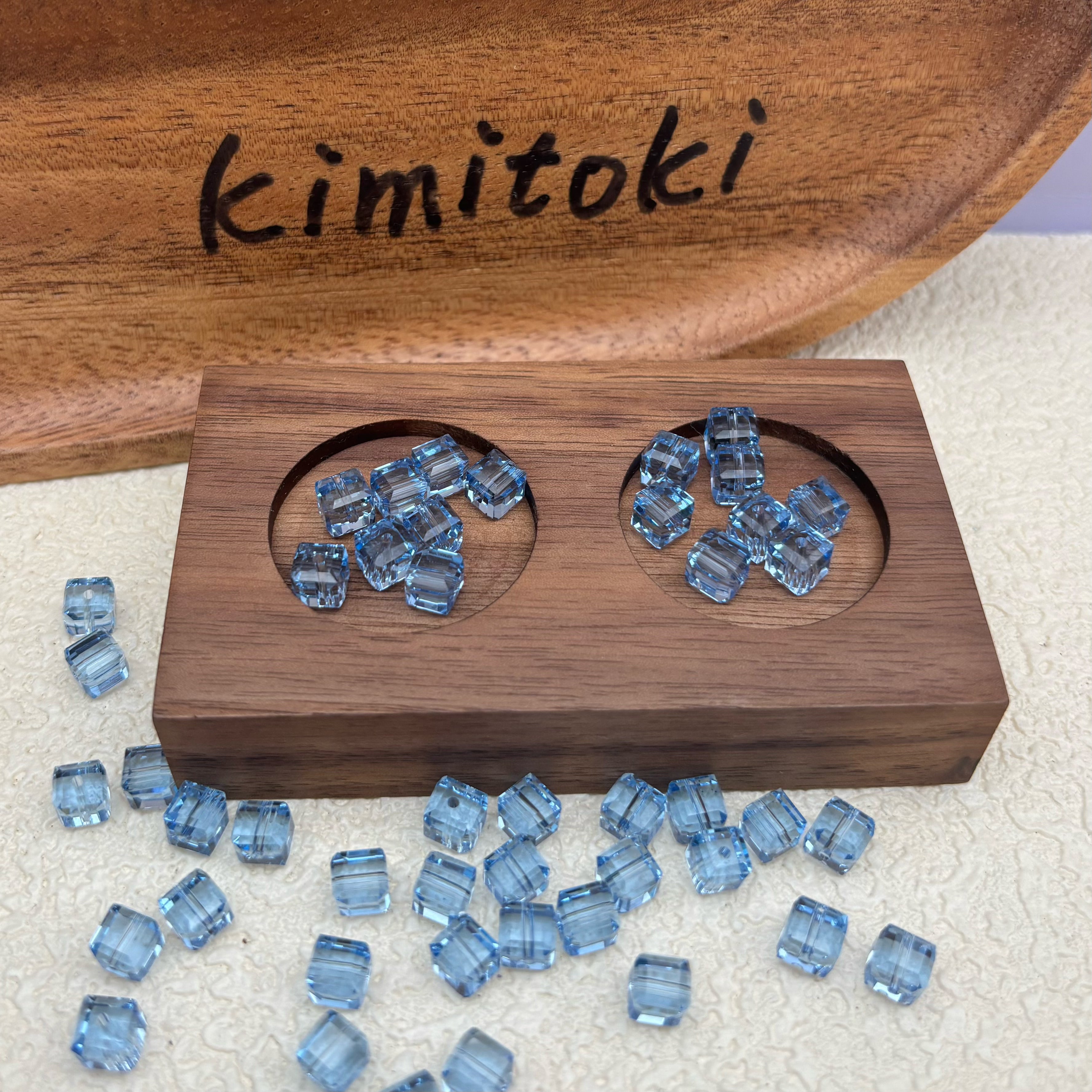 6mm | スカイブルースワロ風クリスタルガラスキューブビーズ