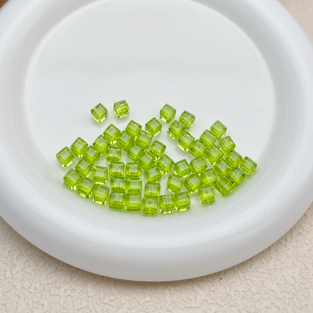 6mm | 若草色グラスグリーンスワロ風クリスタルガラスキューブビーズ