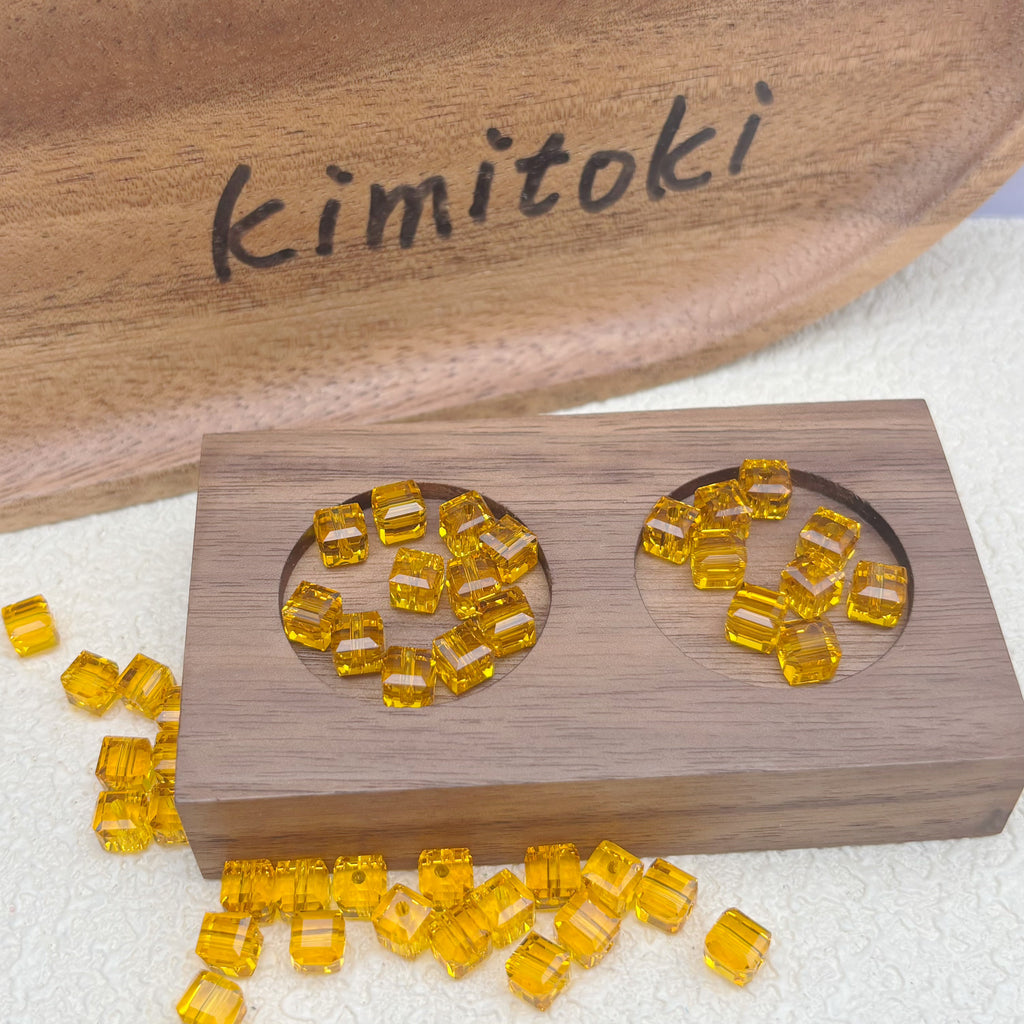 6mm | オレンジスワロ風クリスタルガラスキューブビーズ