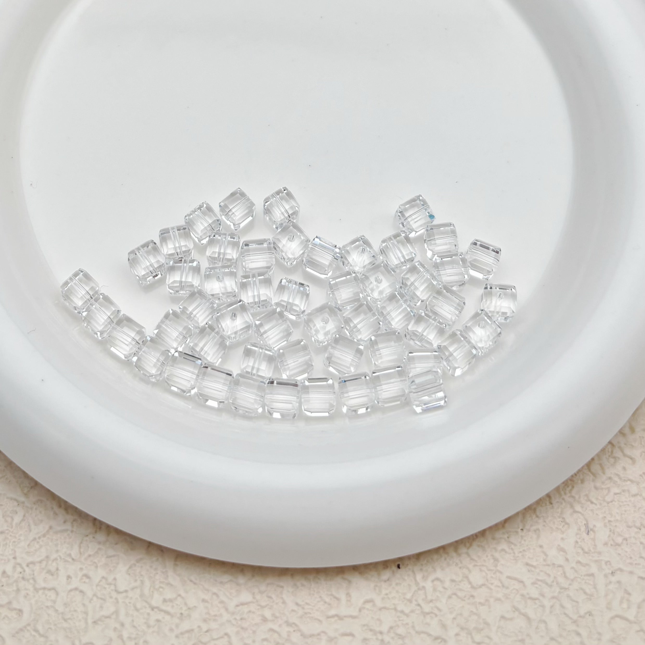 6mm | クリアスワロ風クリスタルガラスキューブビーズ