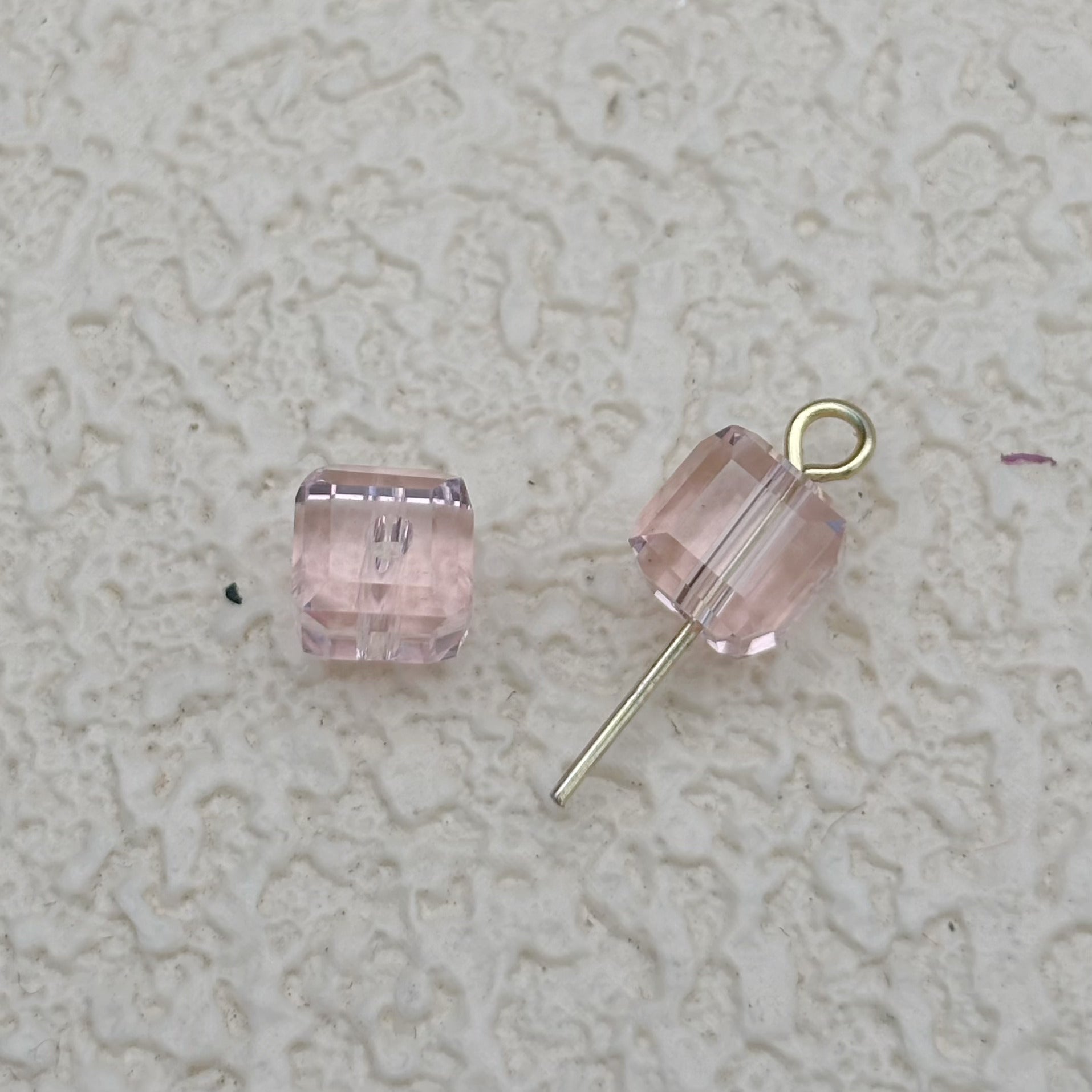 6mm | ピンクスワロ風クリスタルガラスキューブビーズ
