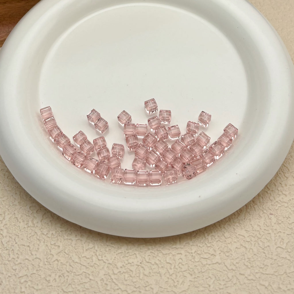 6mm | スモークピンクスワロ風クリスタルガラスキューブビーズ