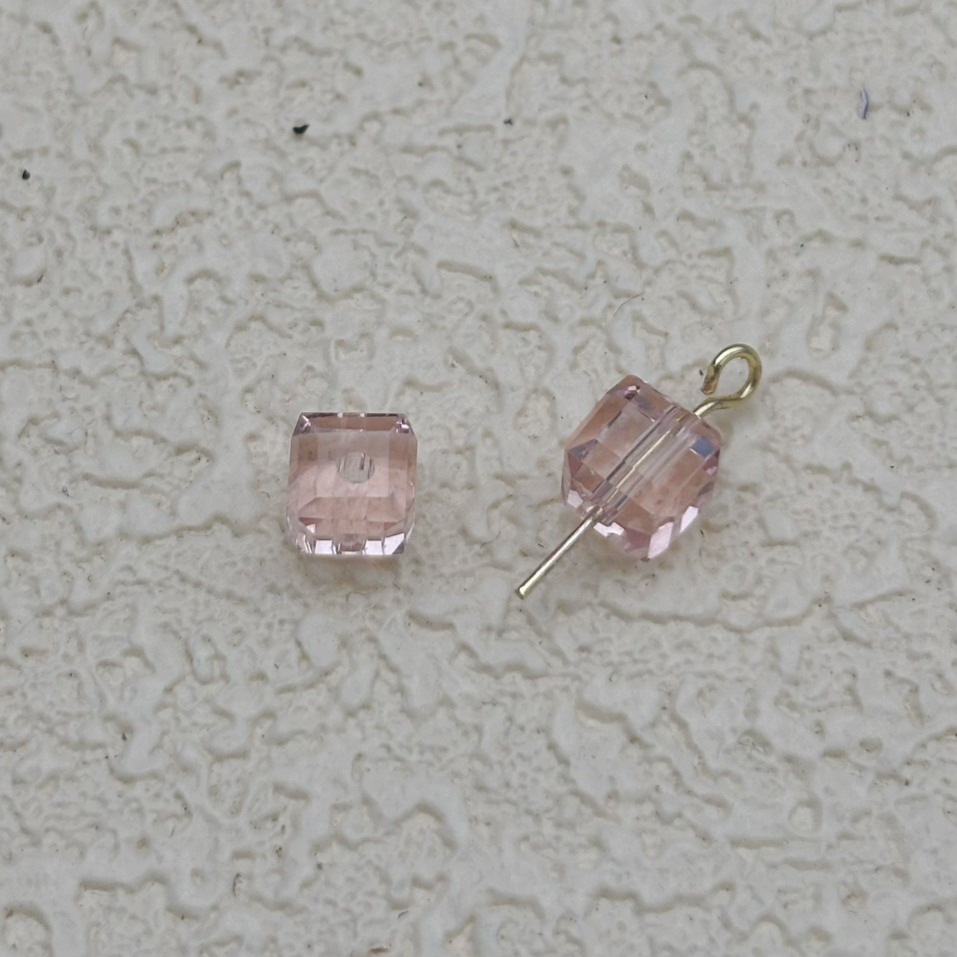 6mm | スモークピンクスワロ風クリスタルガラスキューブビーズ