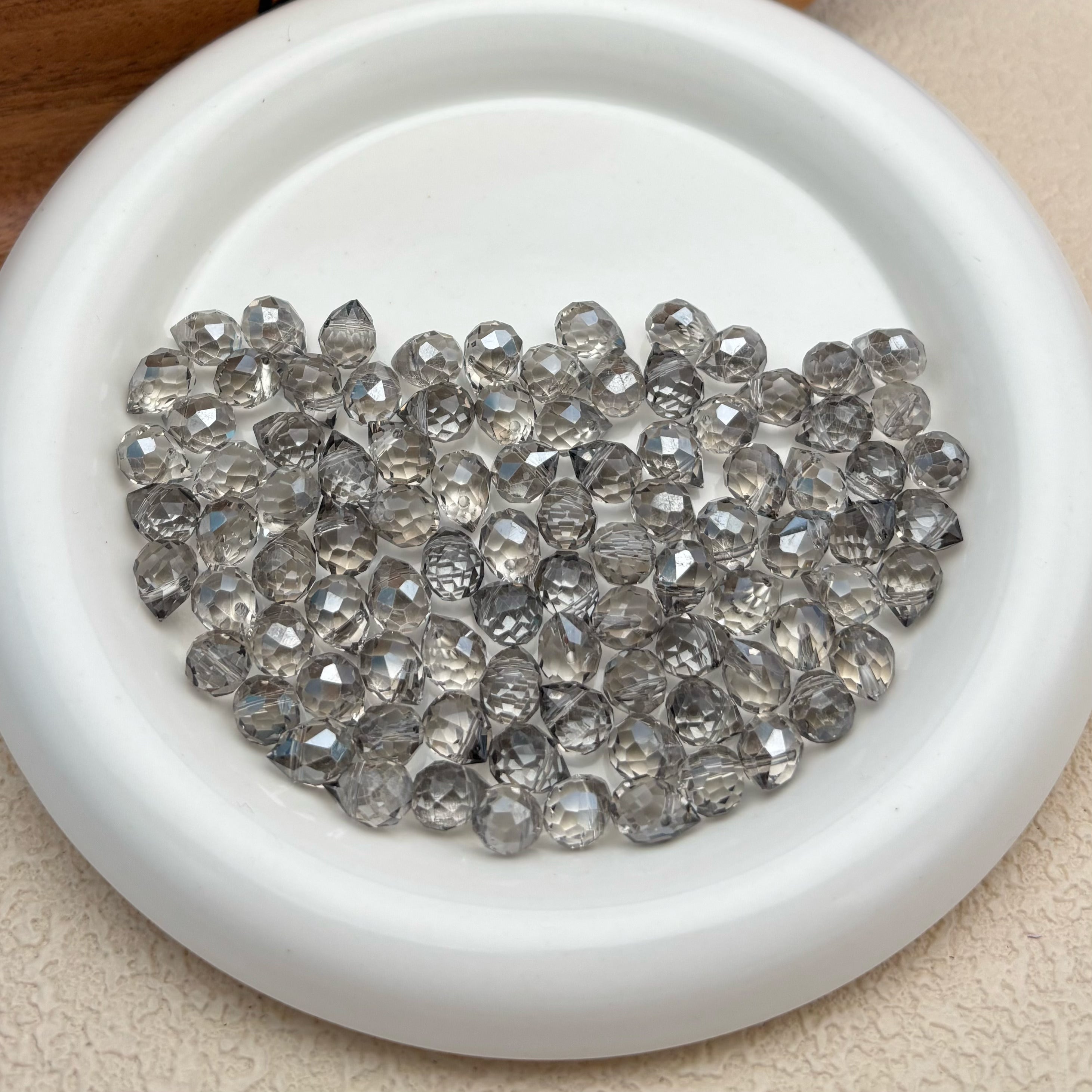 8mm | クリアグレー x オーロラカラーのドロップビーズ