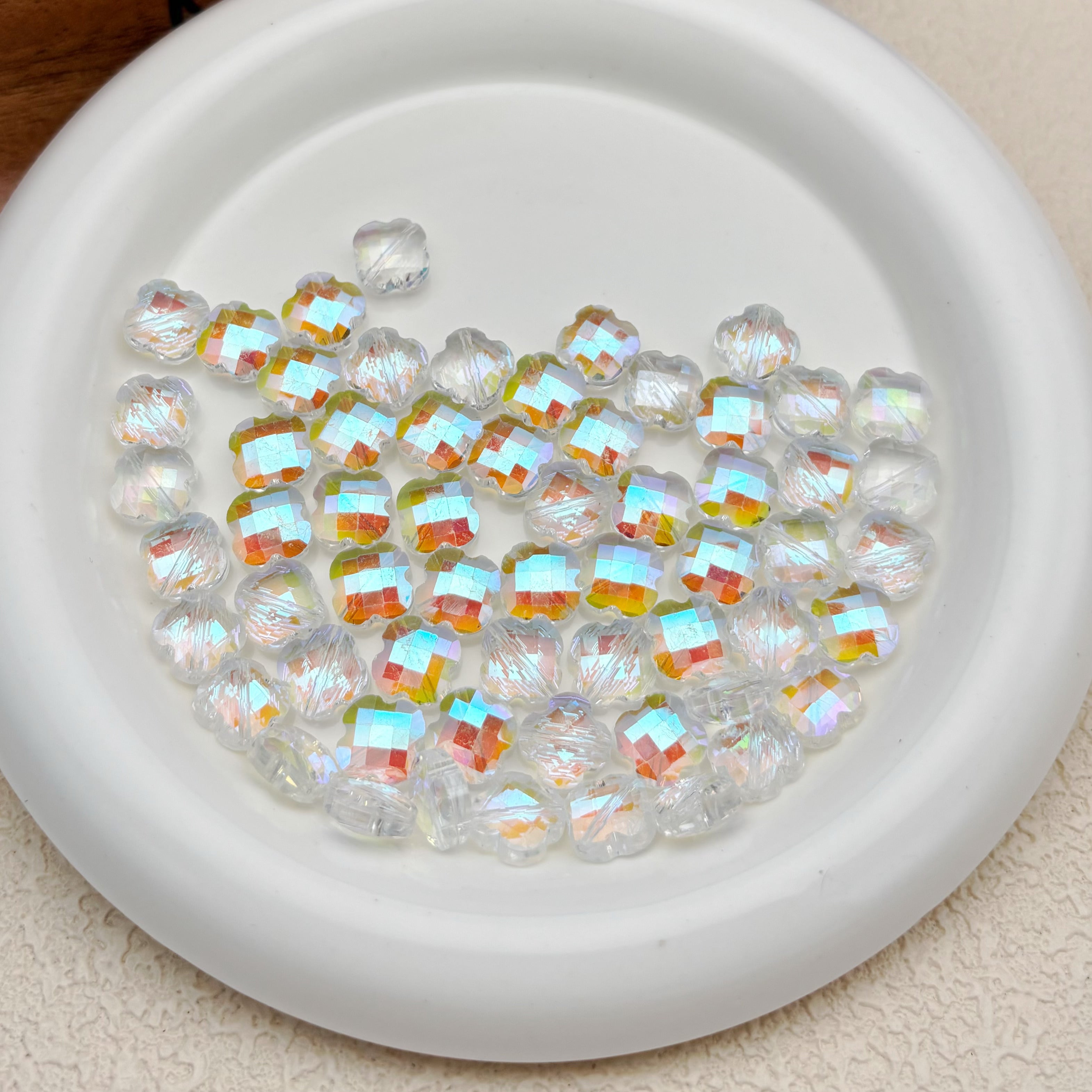 12mm | クリア x オーロラカラーの四つ葉ビーズ