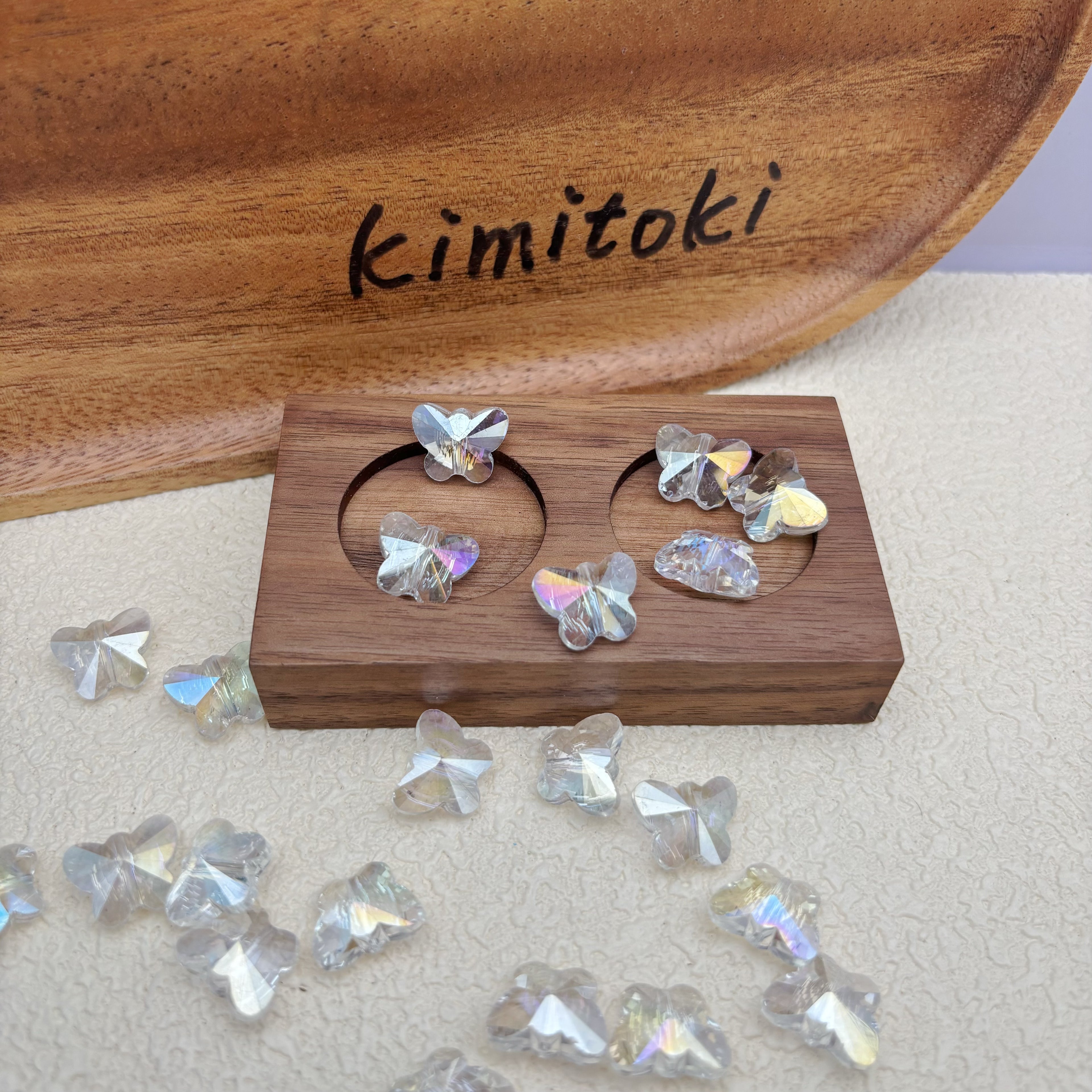 14mm | クリア x オーロラカラーの蝶型ビーズ