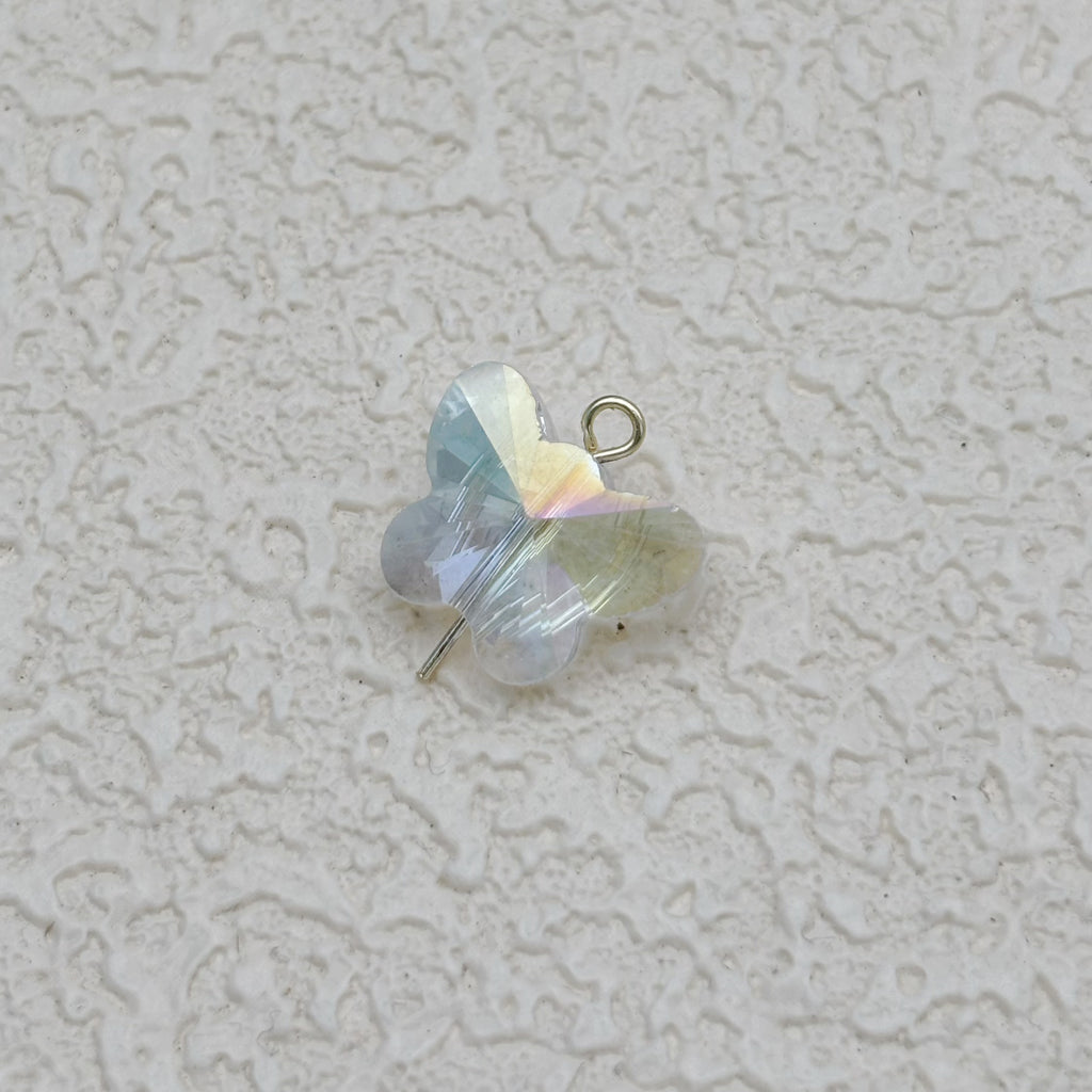 14mm | クリア x オーロラカラーの蝶型ビーズ