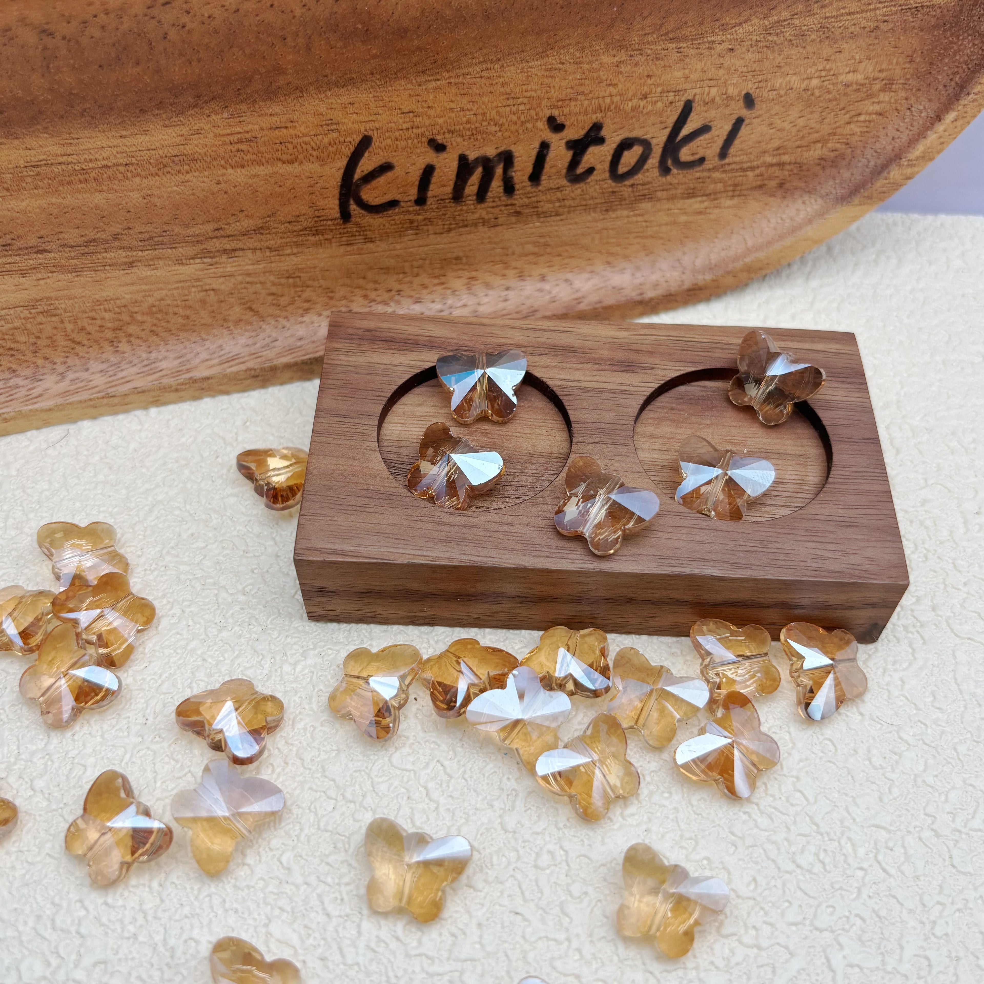 14mm | シャンパンカラー x オーロラカラーの蝶型ビーズ