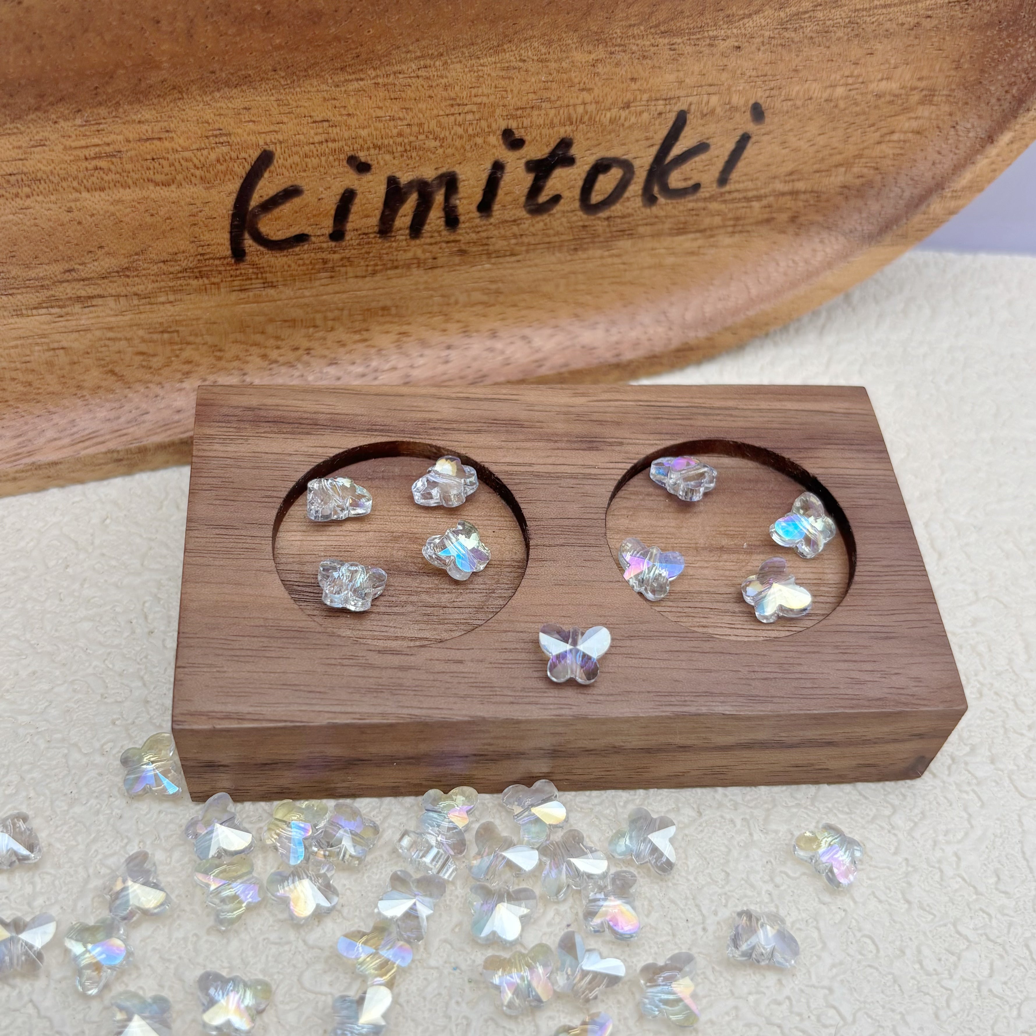 8mm | クリア x オーロラカラーの蝶型ビーズ