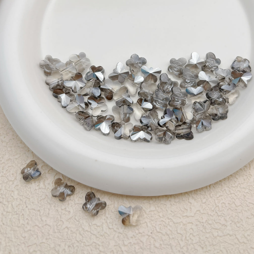 10mm | クリアグレー x オーロラカラーの蝶型ビーズ