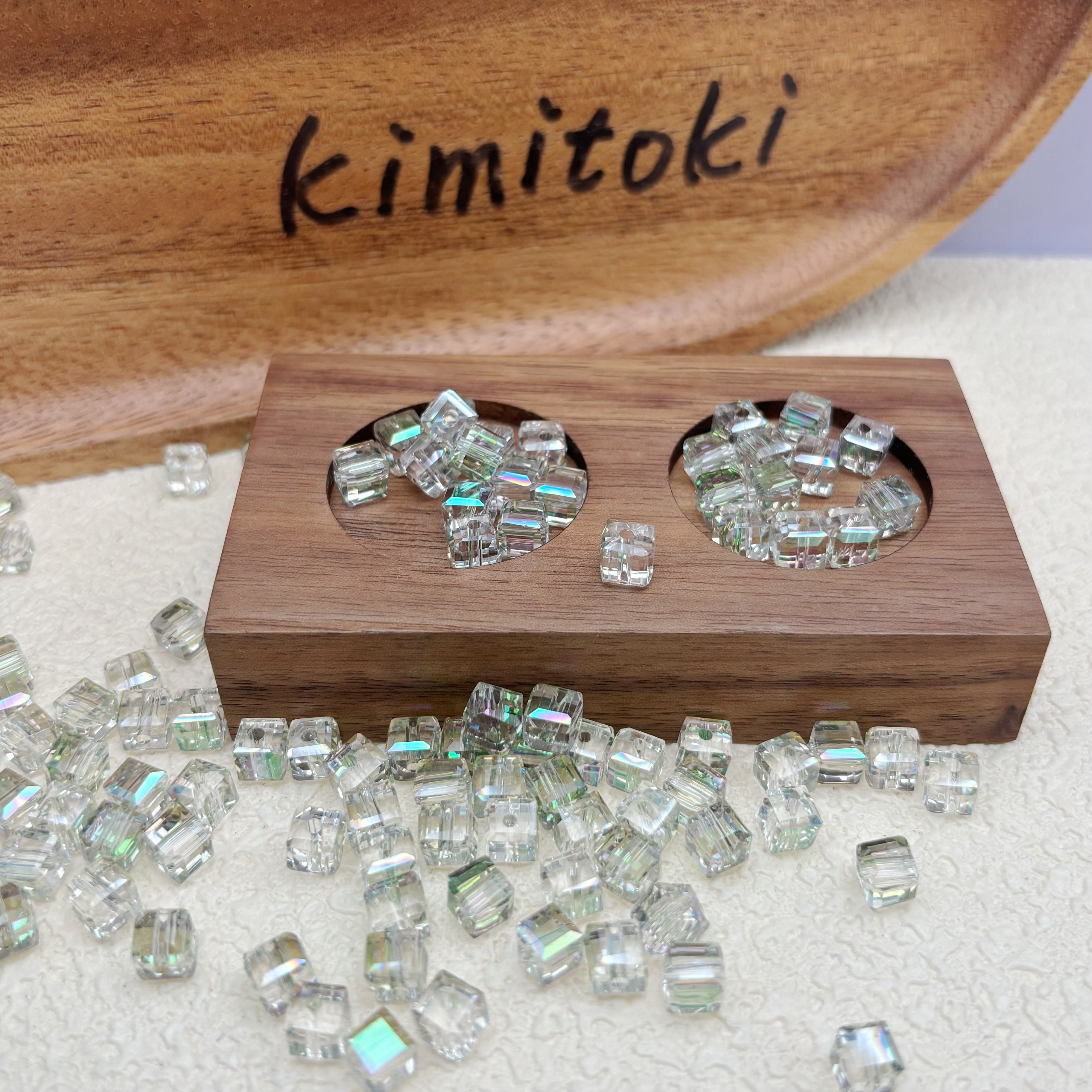 6mm | シアーグリーン x オーロラカラーのキューブビーズ