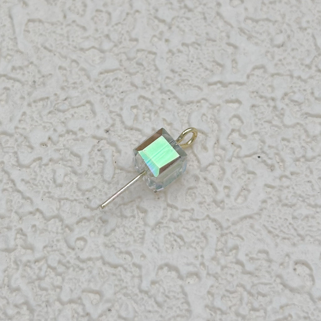 6mm | シアーグリーン x オーロラカラーのキューブビーズ