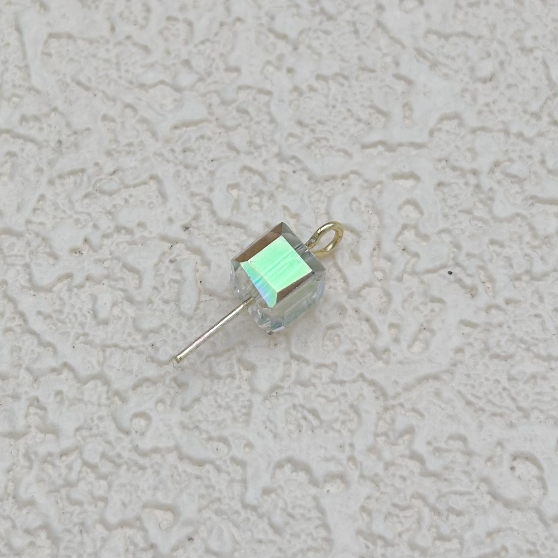 6mm | シアーグリーン x オーロラカラーのキューブビーズ