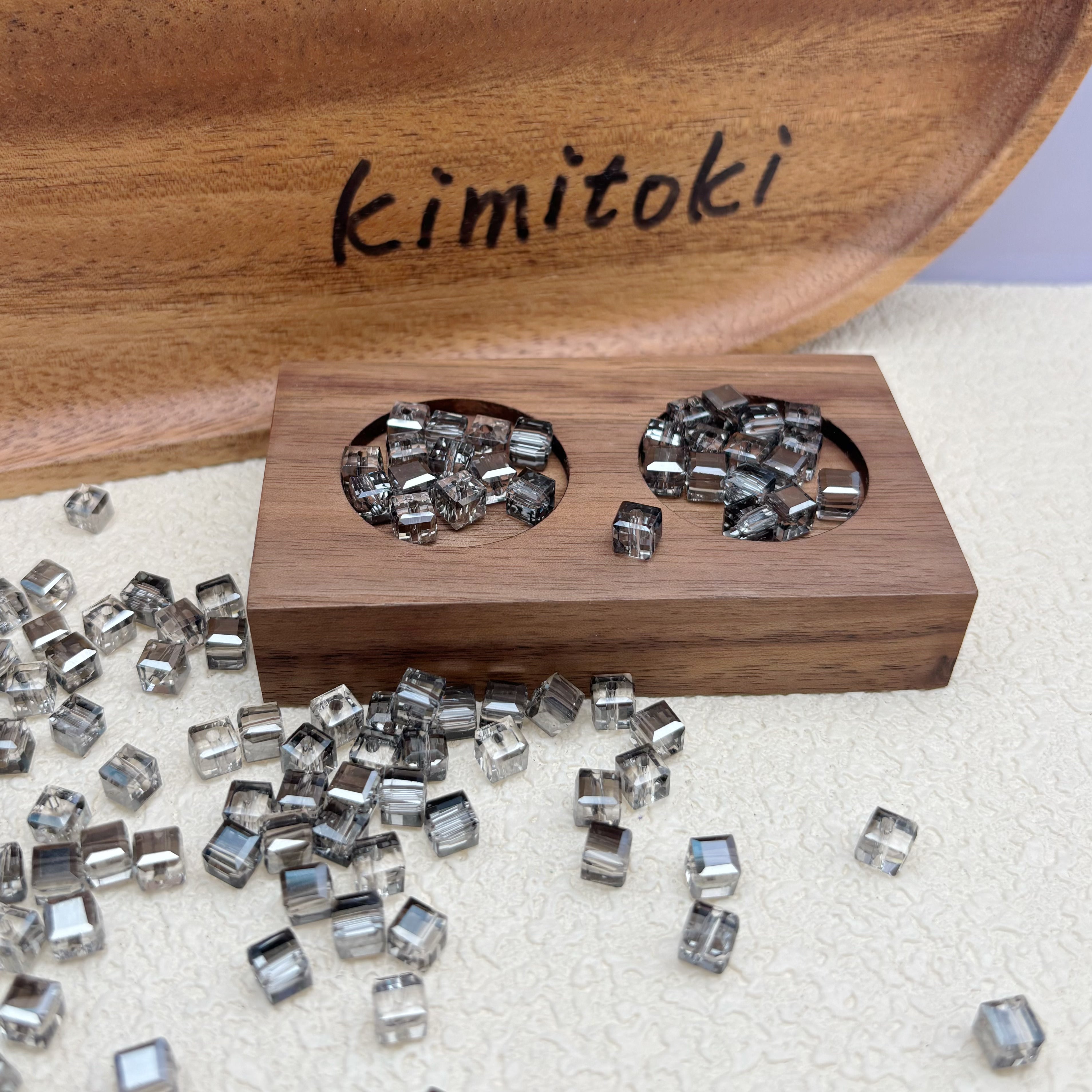 6mm | クリアグレー x オーロラカラーのキューブビーズ