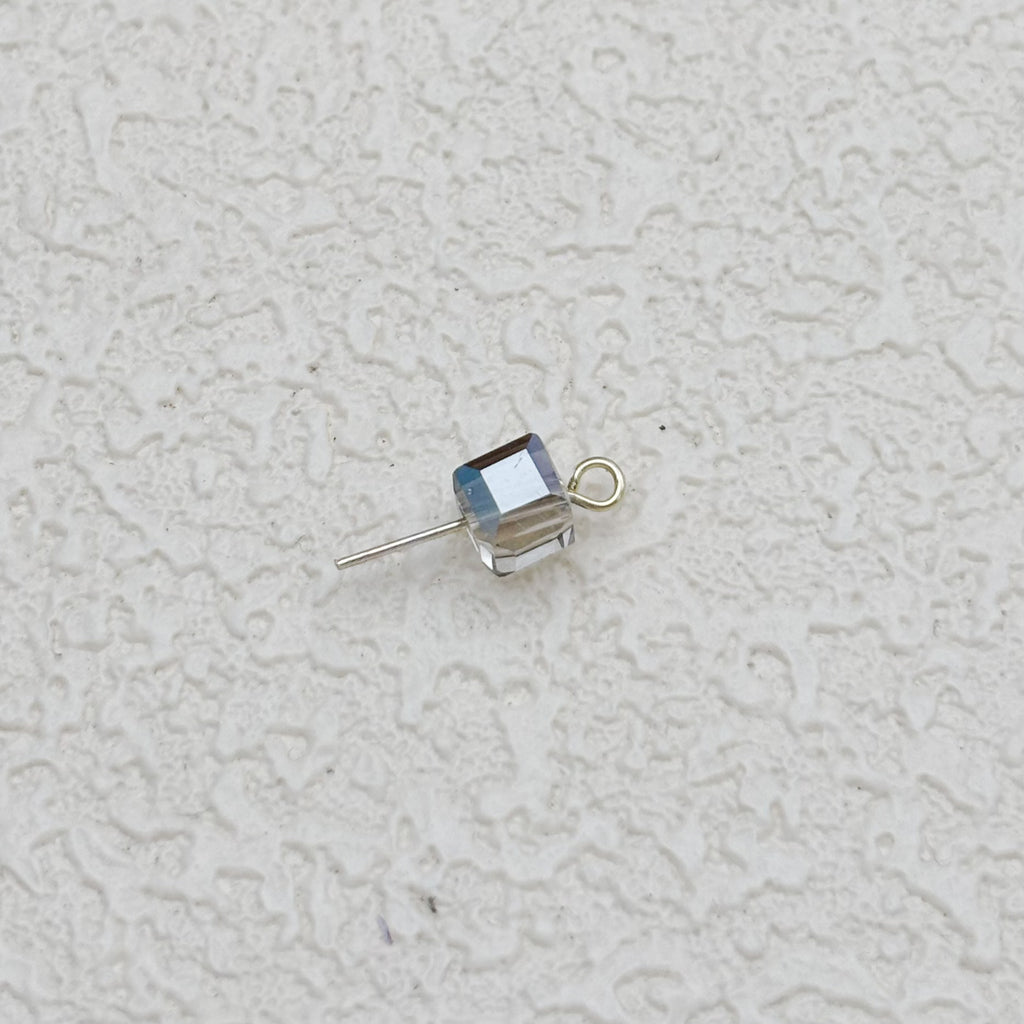 6mm | クリアグレー x オーロラカラーのキューブビーズ