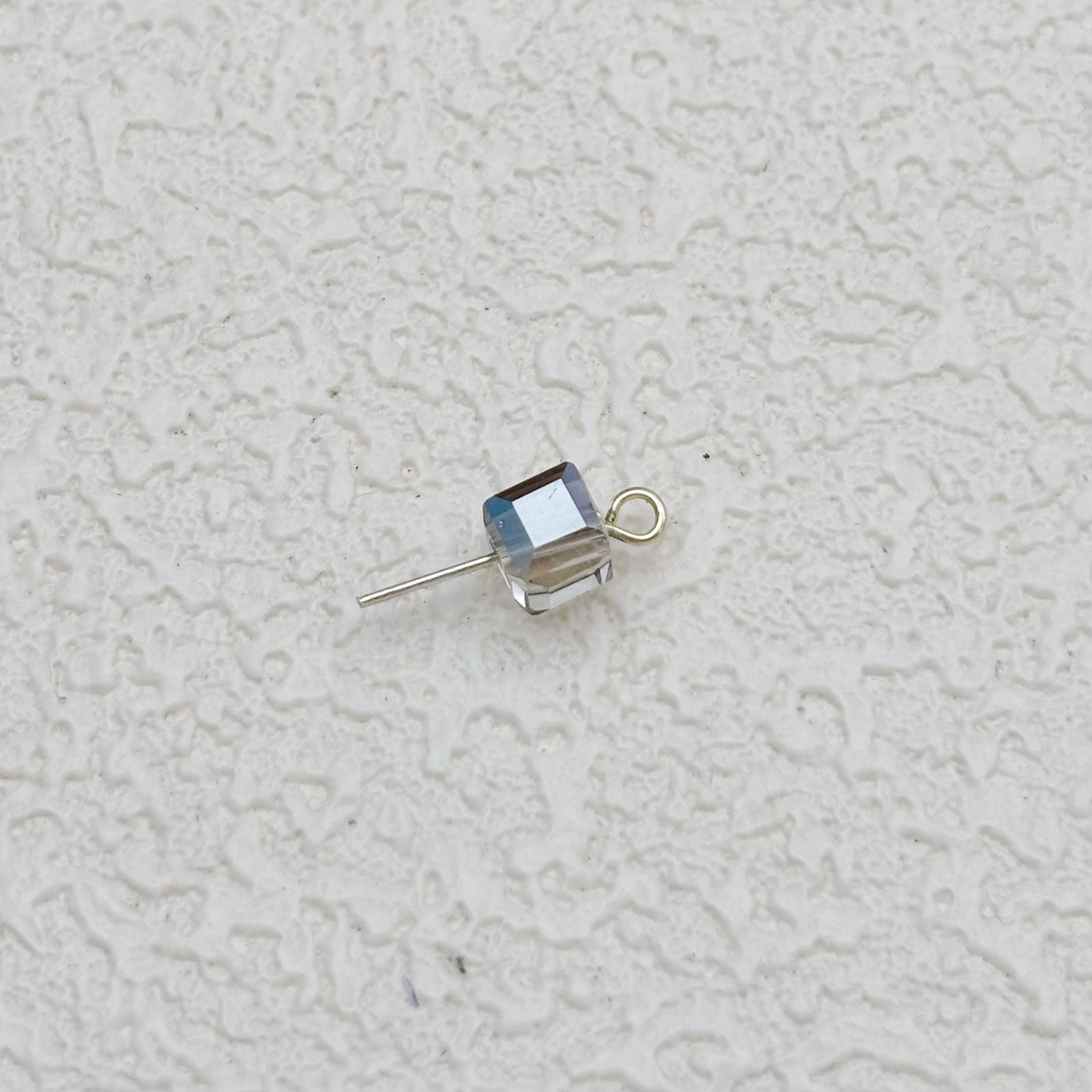 6mm | クリアグレー x オーロラカラーのキューブビーズ