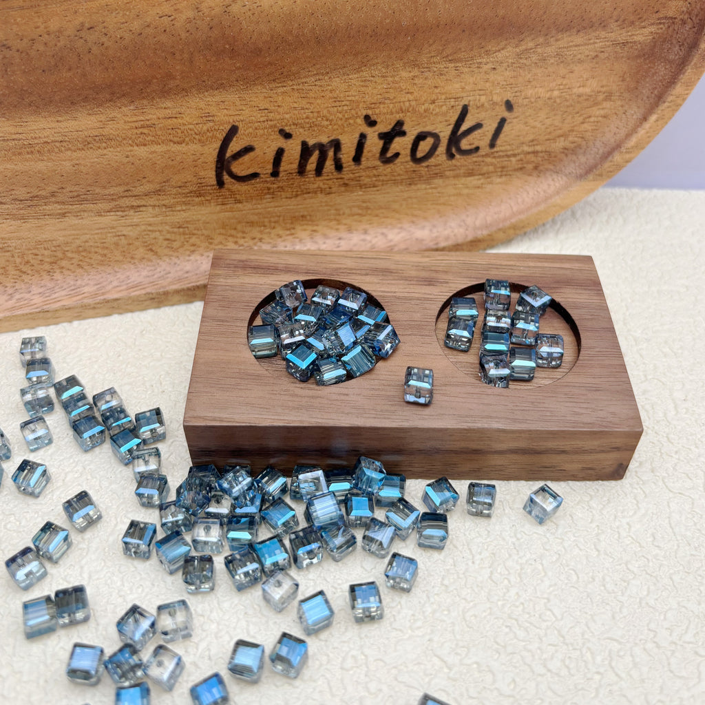 6mm | ネイビーブルー x オーロラカラーのキューブビーズ