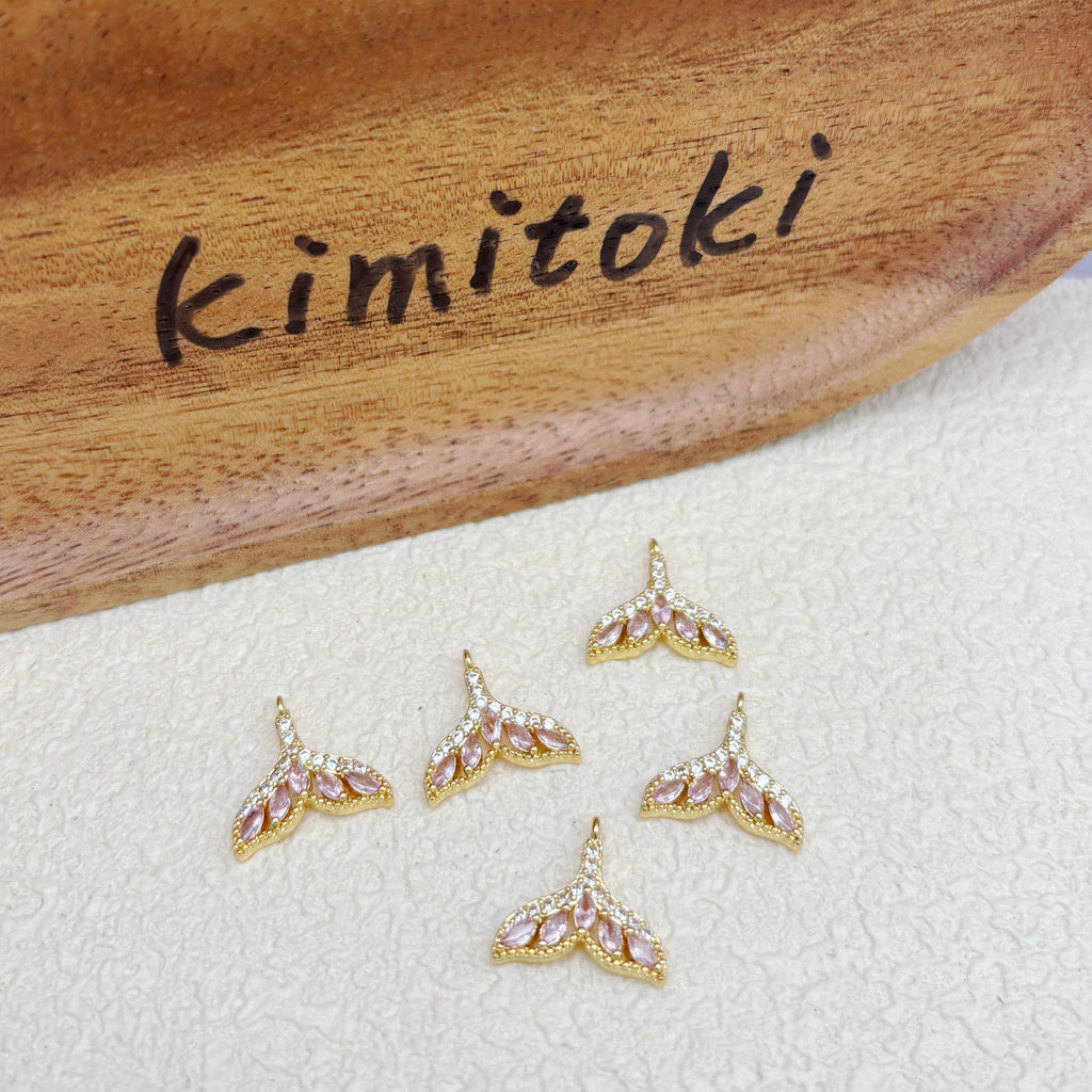 ホワイト×ピンクジルコニアの人魚のしっぽチャーム