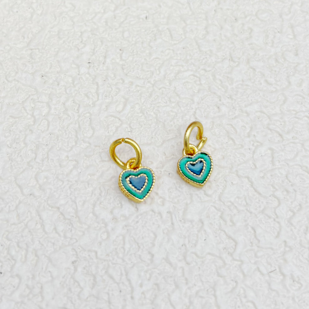 エポキシ加工のツートンカラーハートチャーム（金具付き）