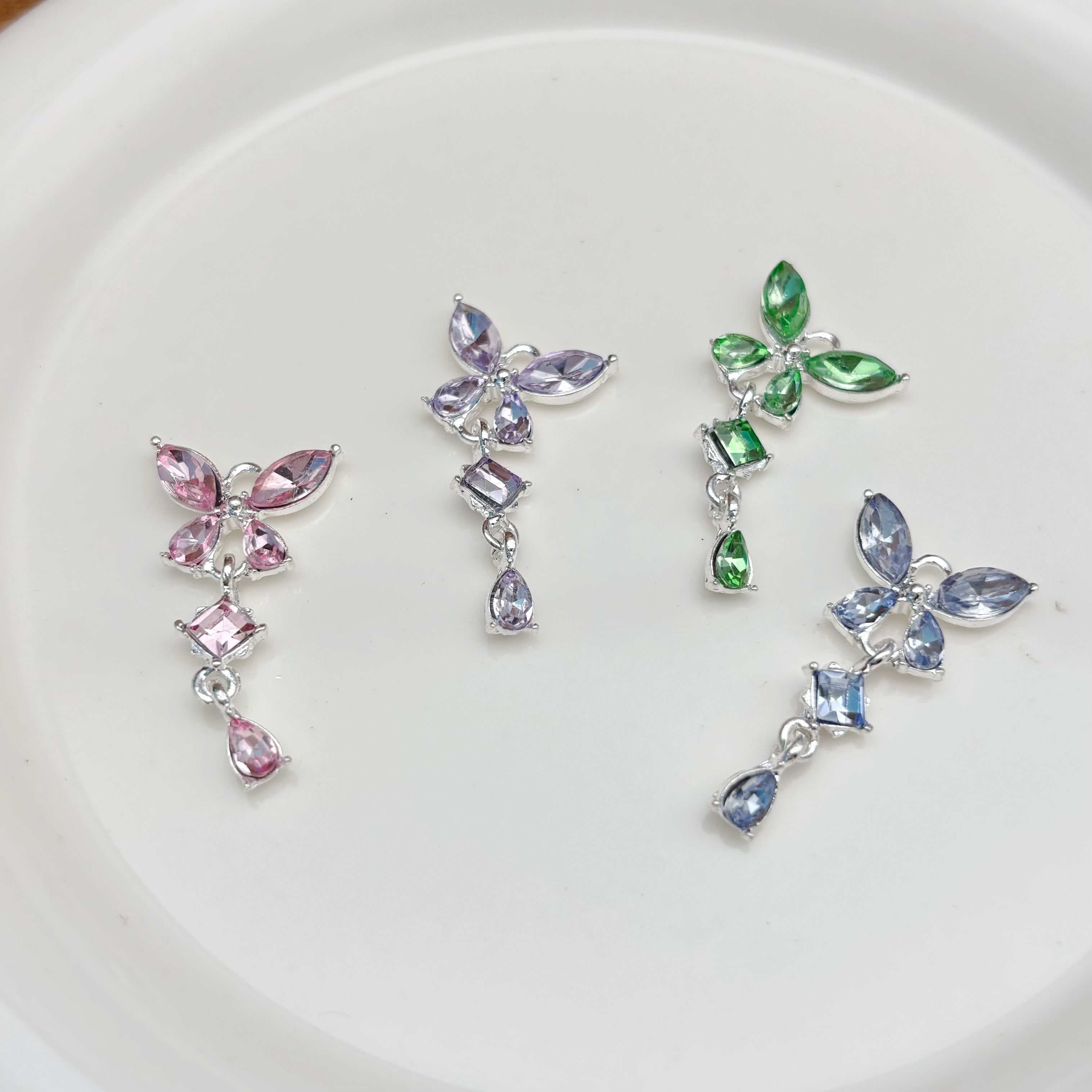 カラフルなジルコニアの蝶チャーム（ミニチャーム付き）