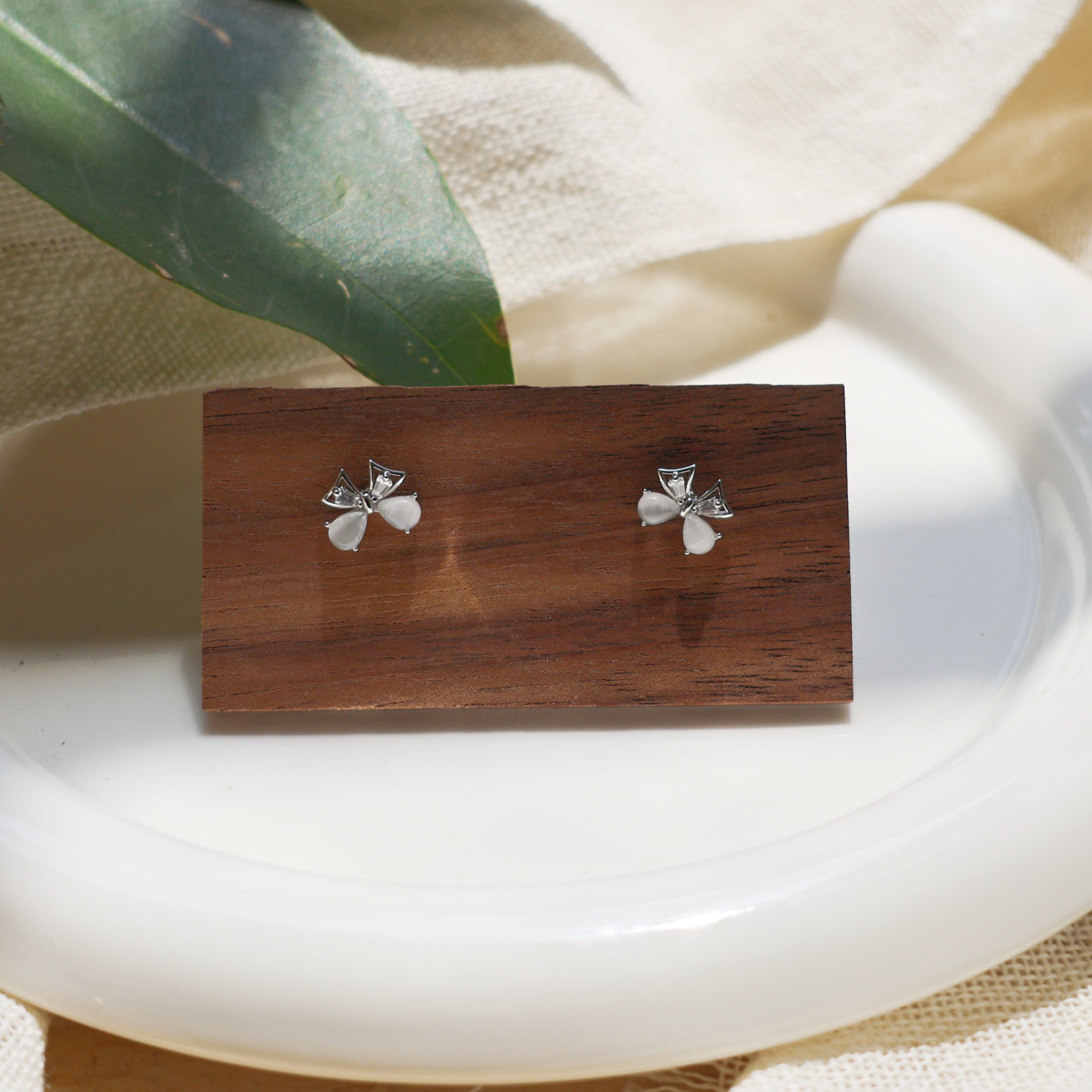 光のリボン | キャッツアイリボン ピアス SV925シルバー