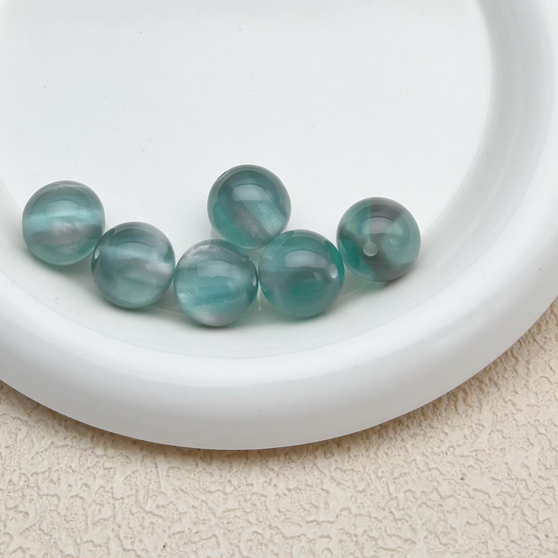 16mm | シルバー x アイスブルーキャッツアイビーズ