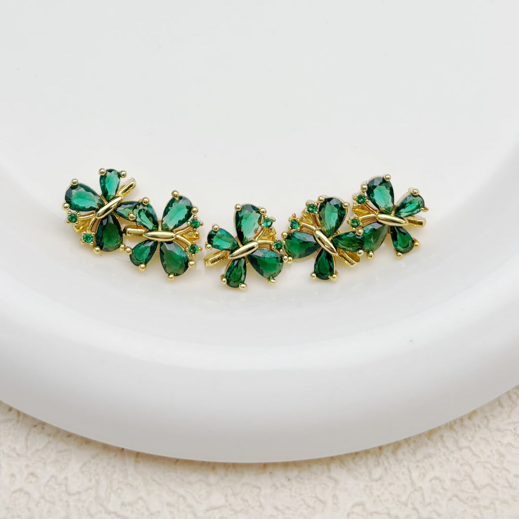 カラフルなクリスタルの蝶チャーム（変色防止加工）