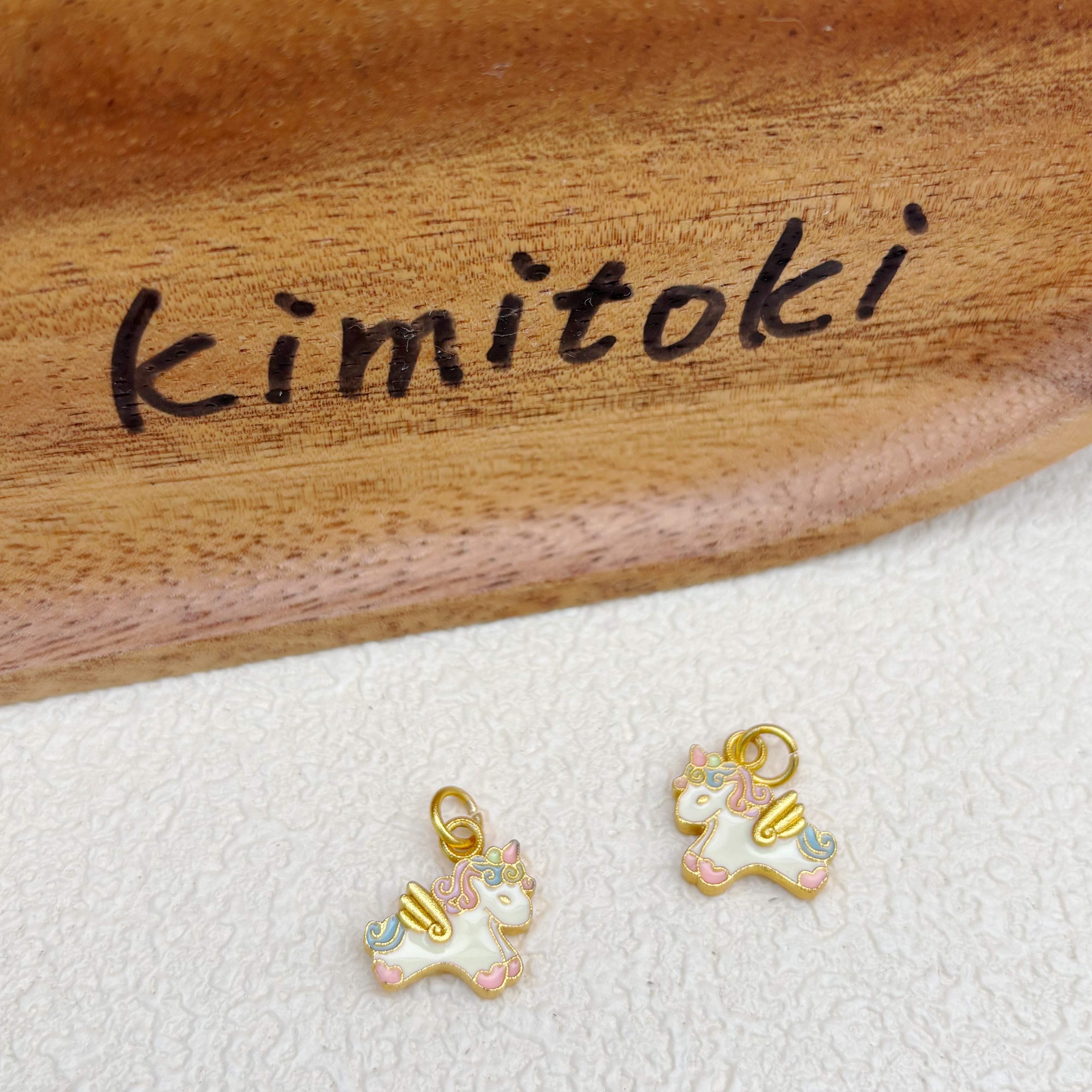 エポキシ加工のユニコーンチャーム（金具付き）