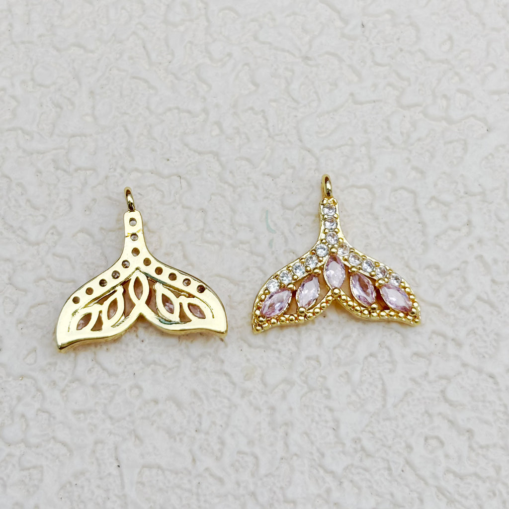 ホワイト×ピンクジルコニアの人魚のしっぽチャーム