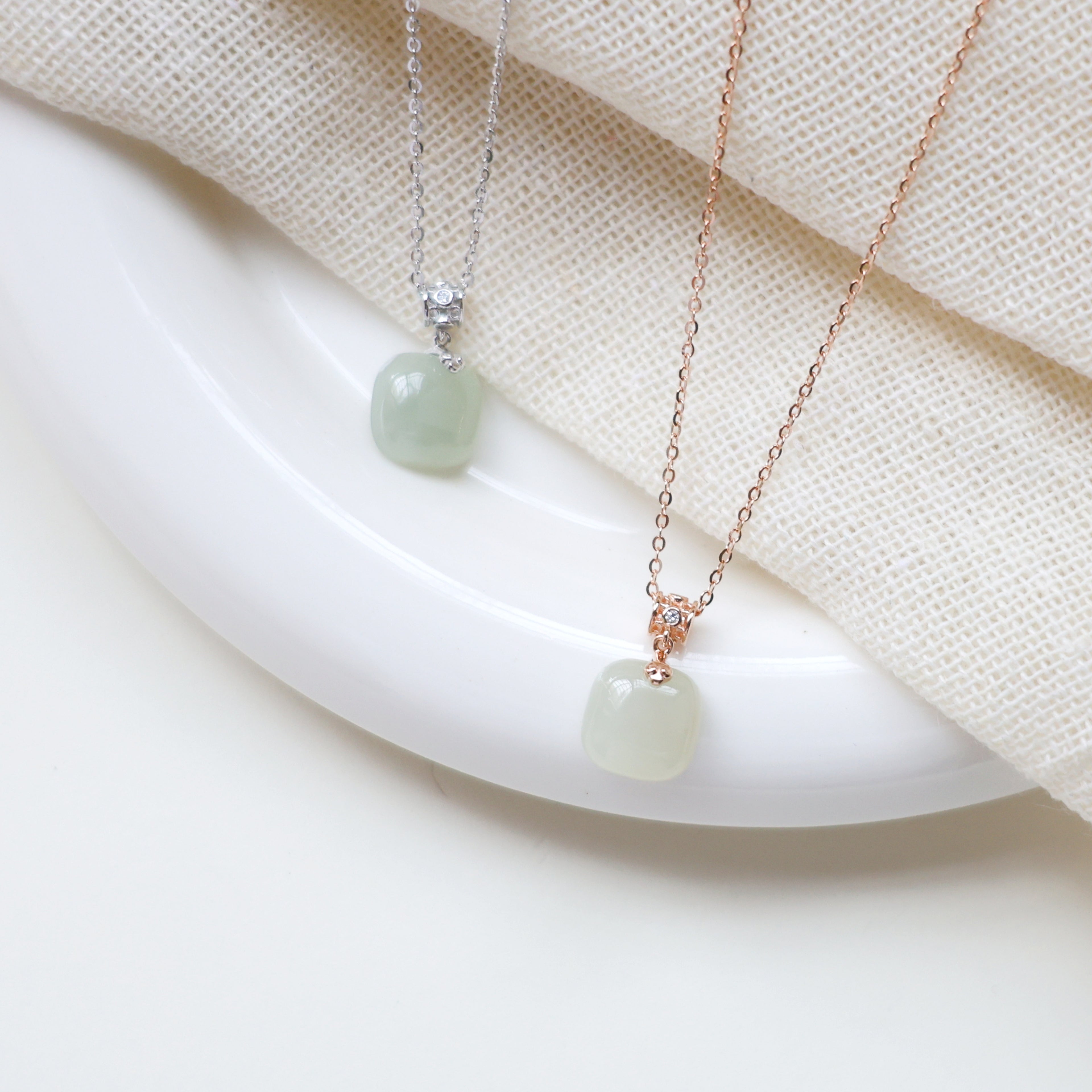 白玉スクエアペンダント ネックレス（シルバー／ゴールド）SV925