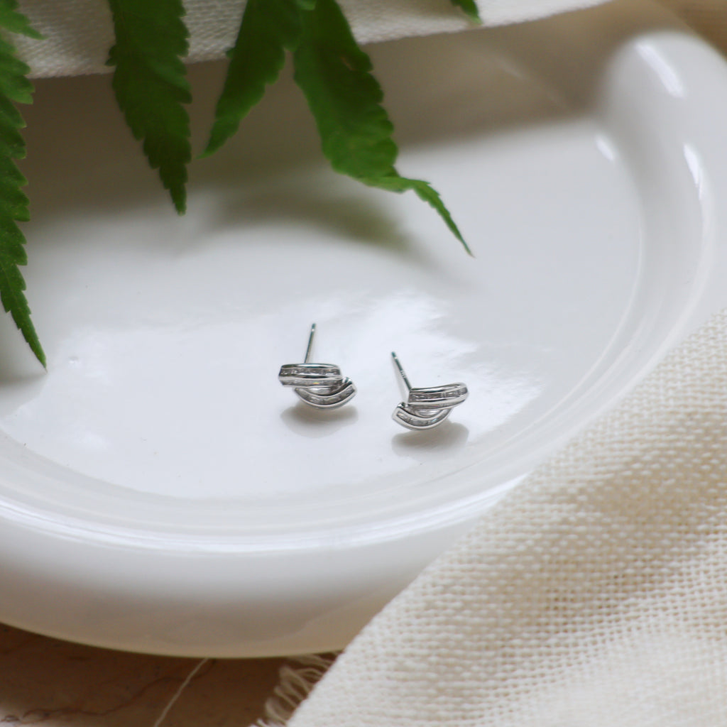 光のカーブライン | ジルコニアピアス（シルバー／ゴールド）SV925