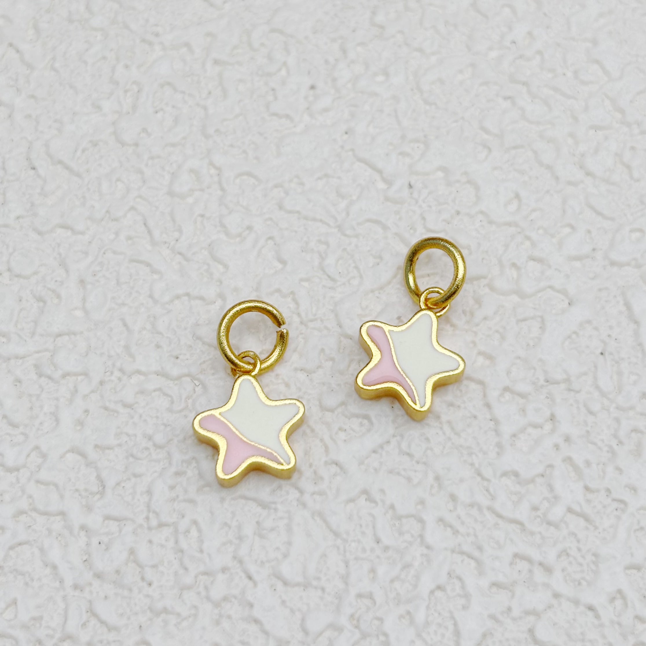 エポキシ加工のツートンカラー星型チャーム（金具付き）