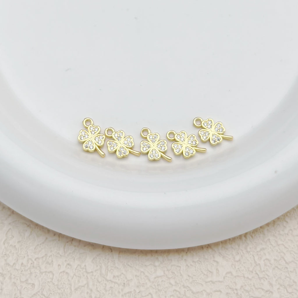 ジルコニアの四つ葉チャーム