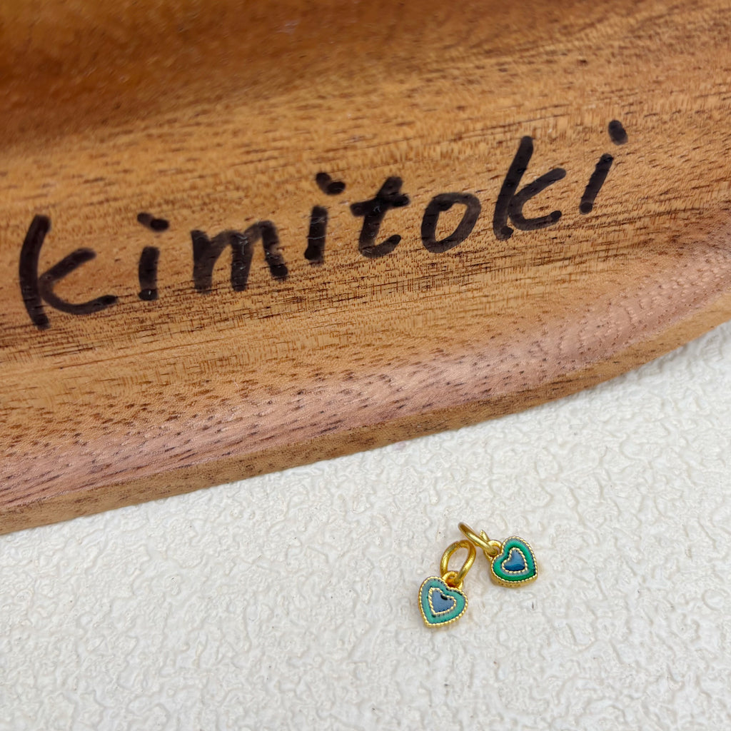 エポキシ加工のツートンカラーハートチャーム（金具付き）