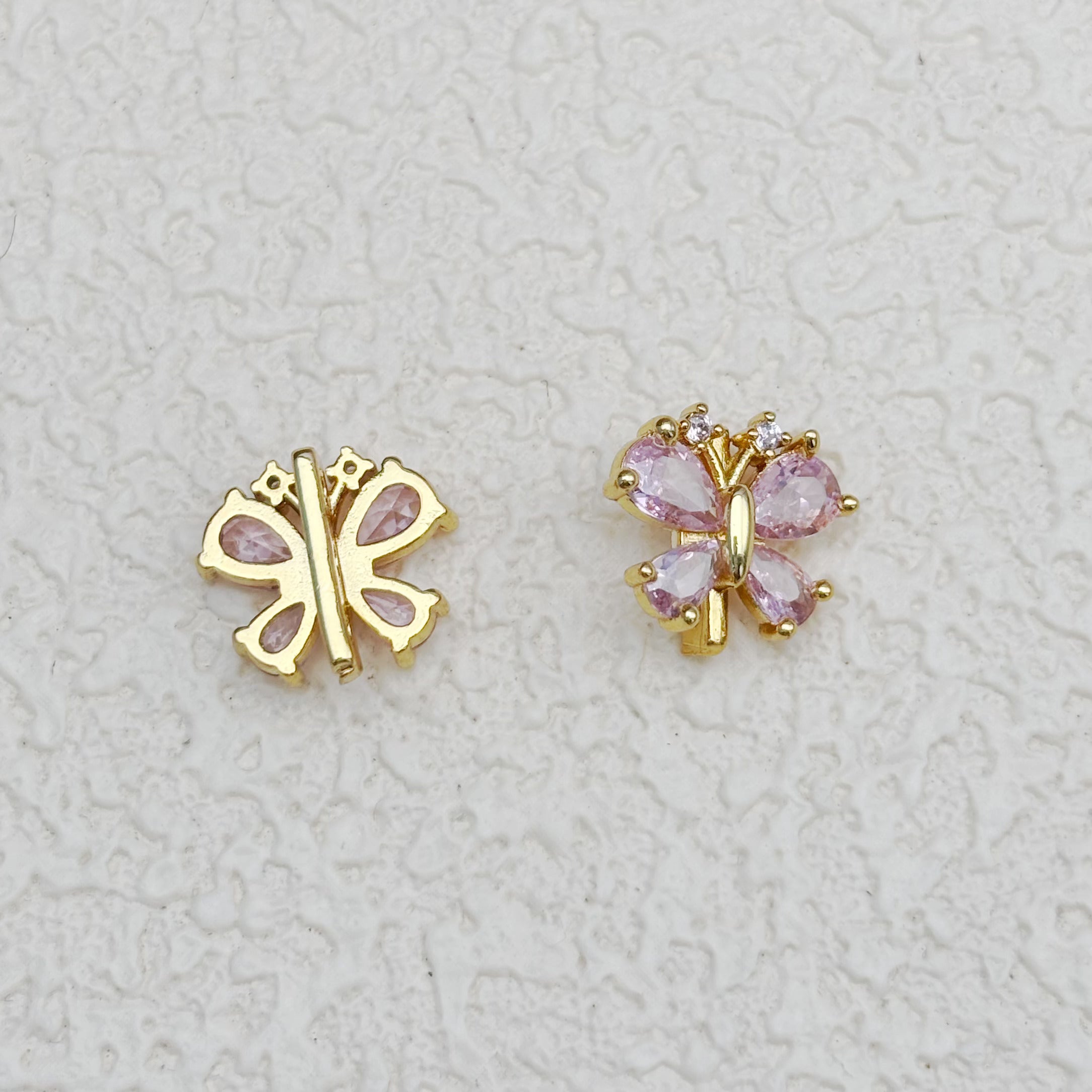 カラフルなクリスタルの蝶チャーム（変色防止加工）